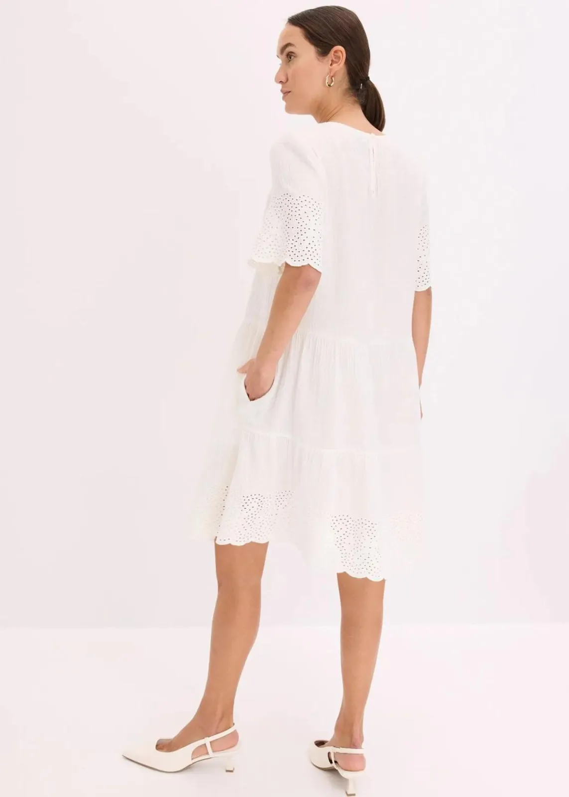 bonprix Bekleidung·Pullover & Strickjacken|Kleider^Kleid aus Musselin mit Lochstickerei wollweiß