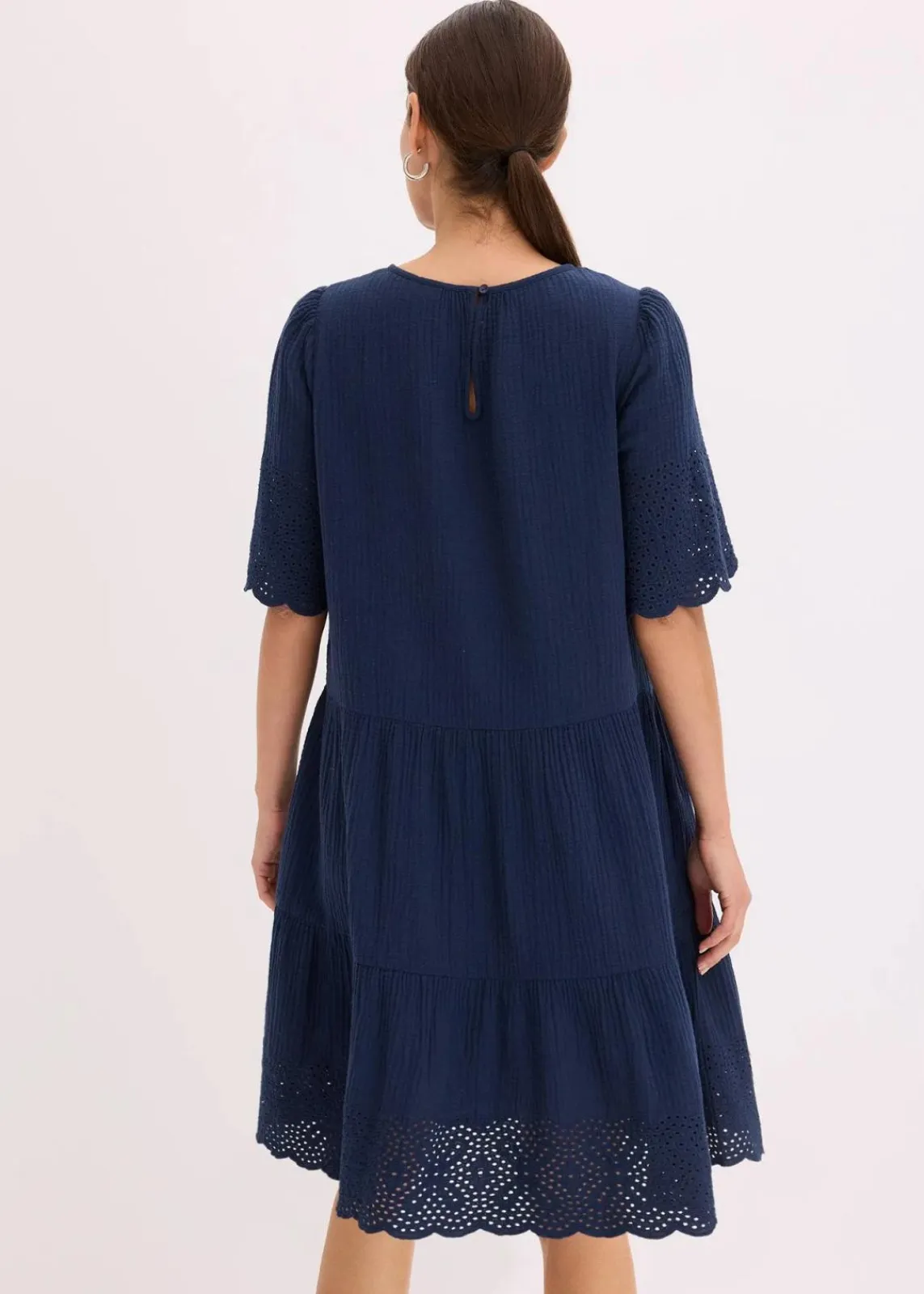 bonprix Kleider|Bekleidung·Pullover & Strickjacken^Kleid aus Musselin mit Lochstickerei dunkelblau