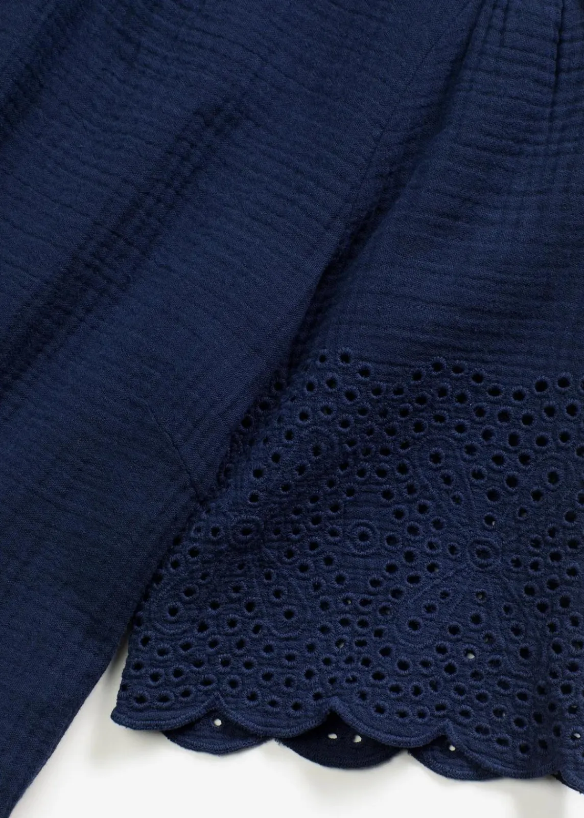 bonprix Kleider|Bekleidung·Pullover & Strickjacken^Kleid aus Musselin mit Lochstickerei dunkelblau