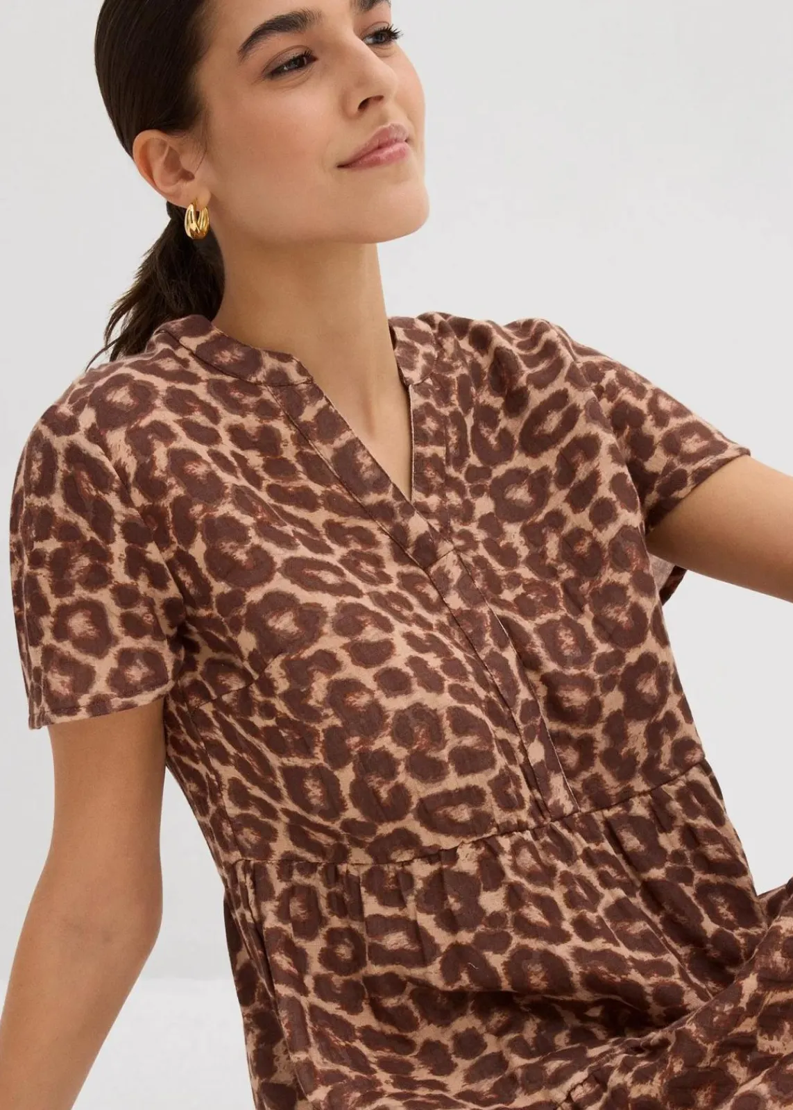 bonprix Kleider|Bekleidung·Pullover & Strickjacken^Kleid aus weichem Musselin braun/mittelbraun/maronenbraun/naturstein/mandelbeige leo bedruckt