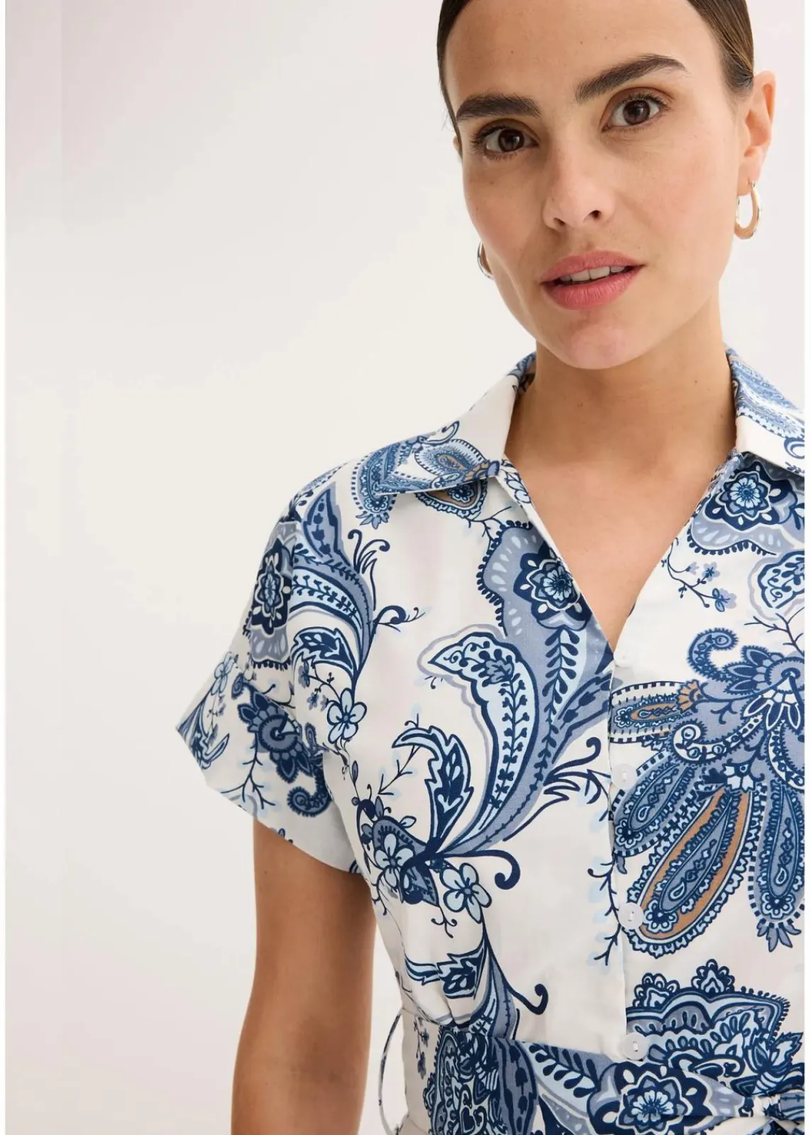 bonprix Bekleidung·Pullover & Strickjacken^Kleid mit Bindeband natur/dunkelblau bedruckt