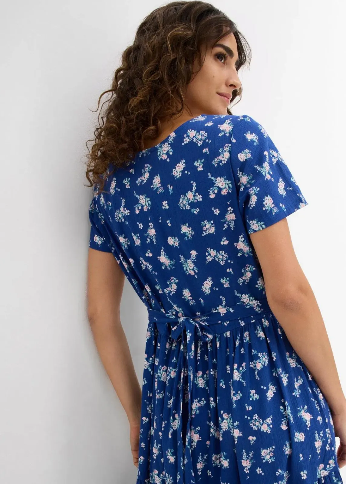 bonprix Kleider|Bekleidung·Pullover & Strickjacken^Kleid mit kurzen Ärmeln enzianblau/topazblau/hellblau geblümt