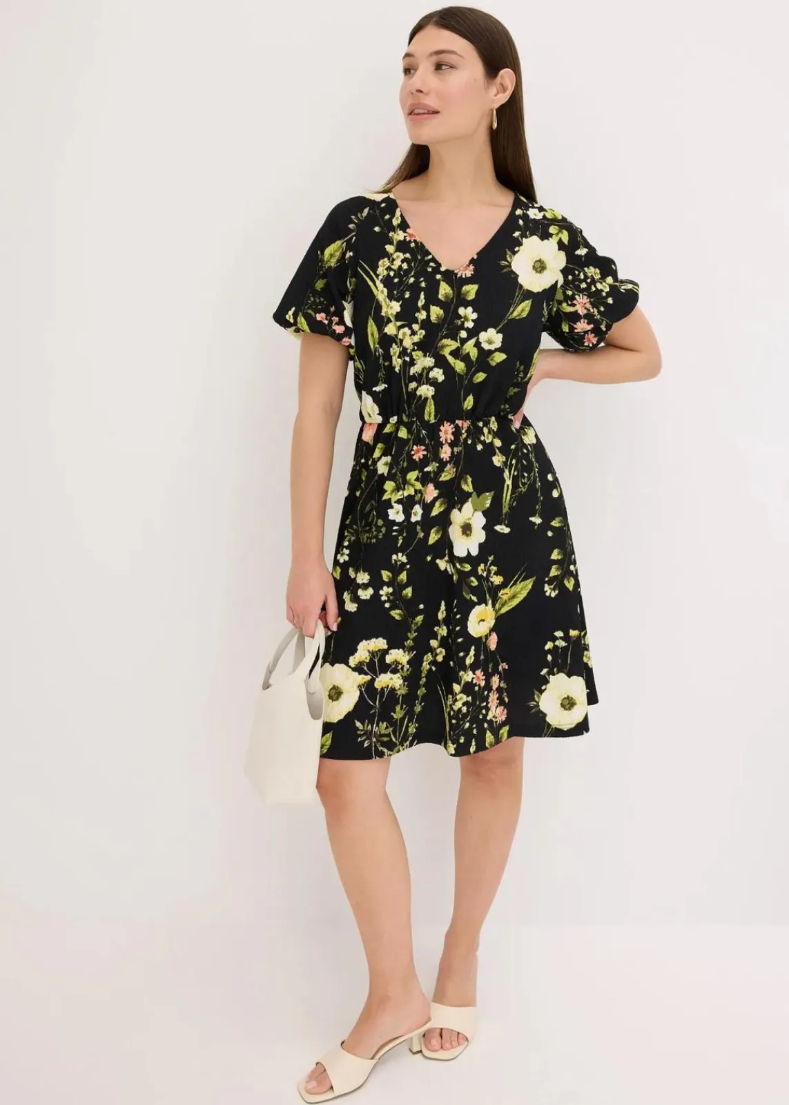 bonprix Bekleidung·Pullover & Strickjacken|Kleider^Kleid mit Puffärmeln schwarz floral