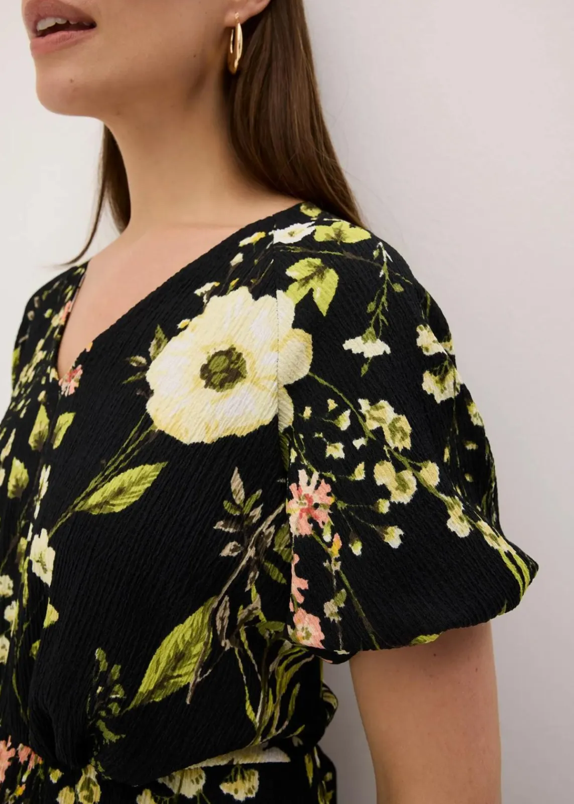 bonprix Bekleidung·Pullover & Strickjacken|Kleider^Kleid mit Puffärmeln schwarz floral