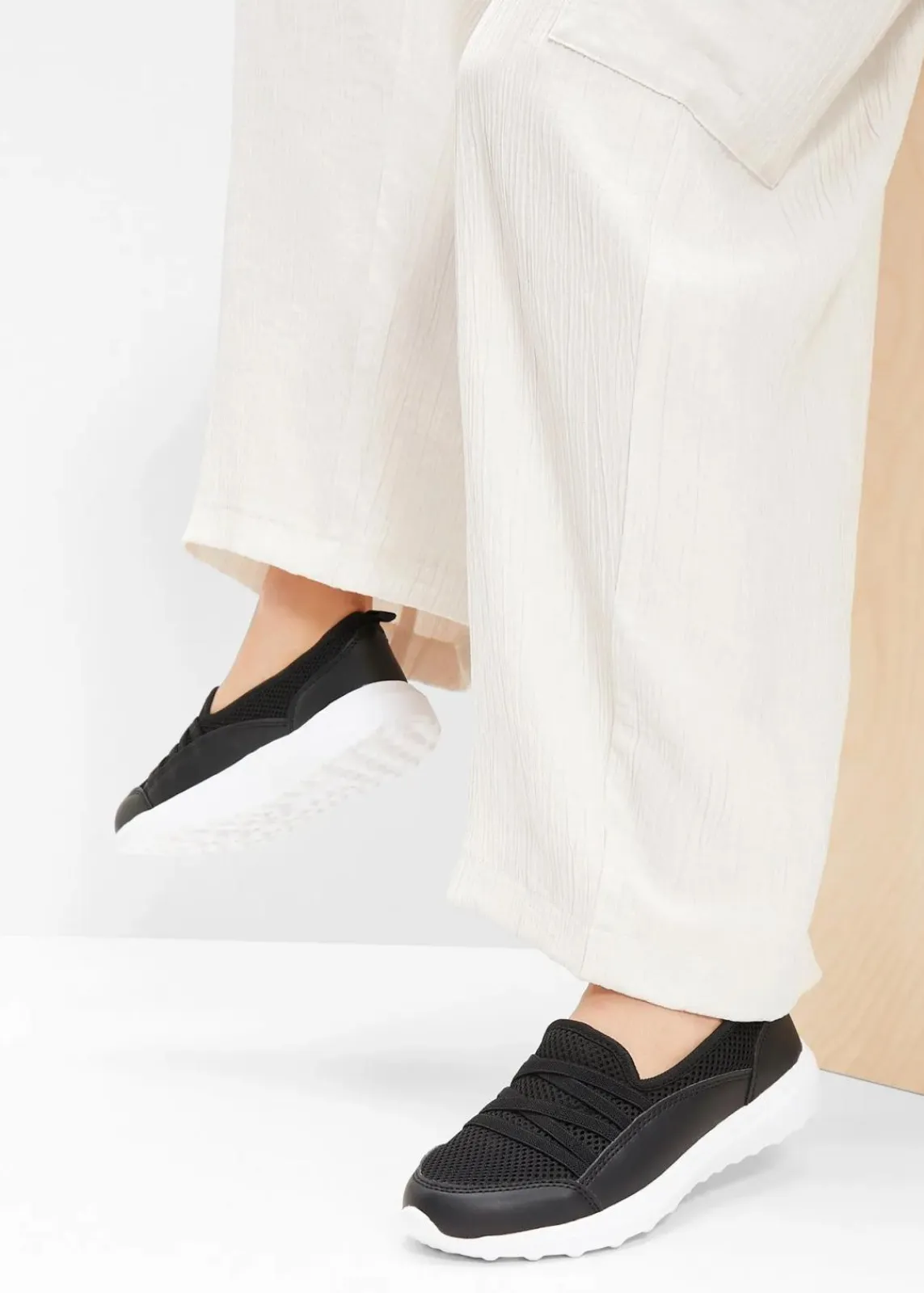 bonprix Komfortschuhe|Sneaker^Komfort-Slip-In-Sneaker mit leichter Sohle schwarz