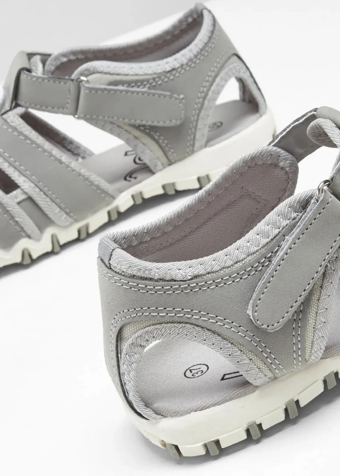 bonprix Schuhe & Accessoires In Spezialgrößen·Schuhe In Übergröße|Sommerschuhe^Komfort-Trekkingsandalen mit Profilsohle hellgrau