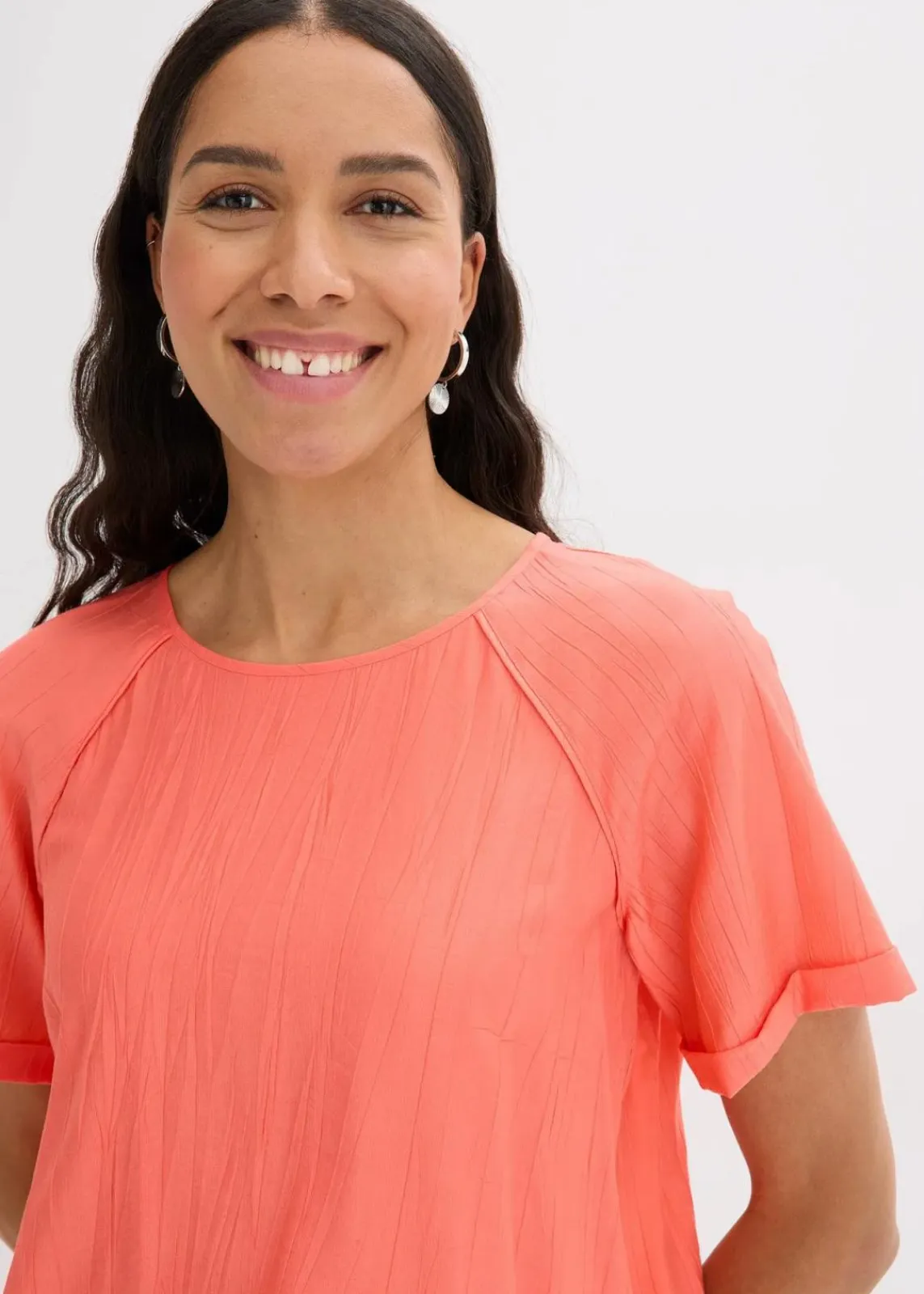 bonprix Bekleidung·Jacken & Mäntel|Blusen & Tuniken^Kurzarmbluse aus softem Viskose-Mix helllachs