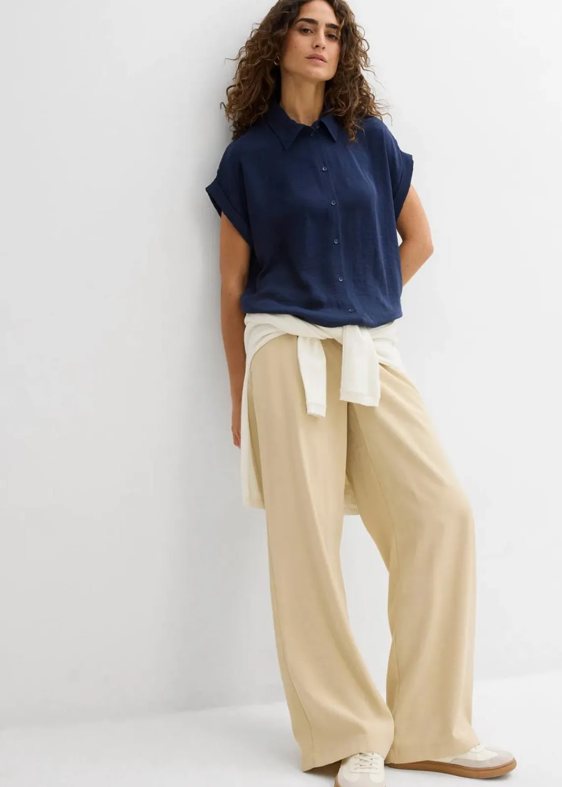 bonprix Nachhaltigere Materialien|Blusen & Tuniken^Kurzarmbluse mit recyceltem Polyester dunkelblau