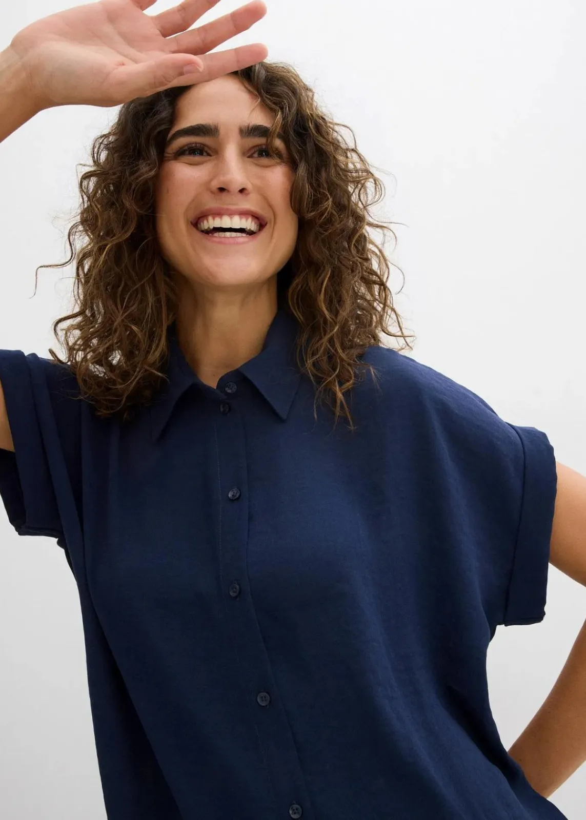 bonprix Nachhaltigere Materialien|Blusen & Tuniken^Kurzarmbluse mit recyceltem Polyester dunkelblau