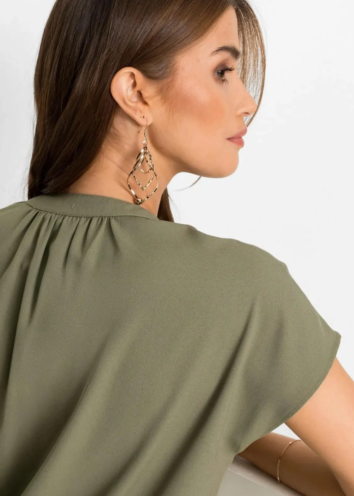 bonprix Blusen & Tuniken|Bekleidung·Jacken & Mäntel^Kurzarmbluse mit verdeckter Knopfleiste oliv