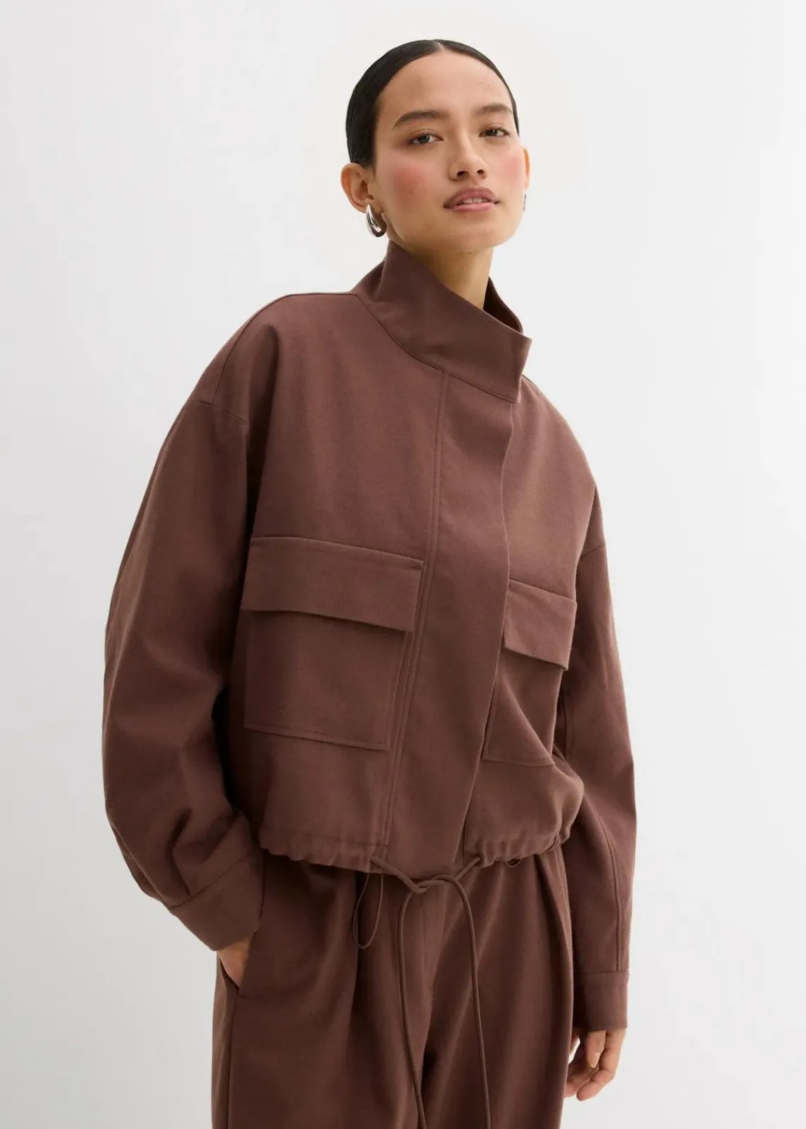 bonprix Bekleidung·Hosen|Zweiteiler & Sets^Kurze Übergangsjacke aus Viskose-Mix braun