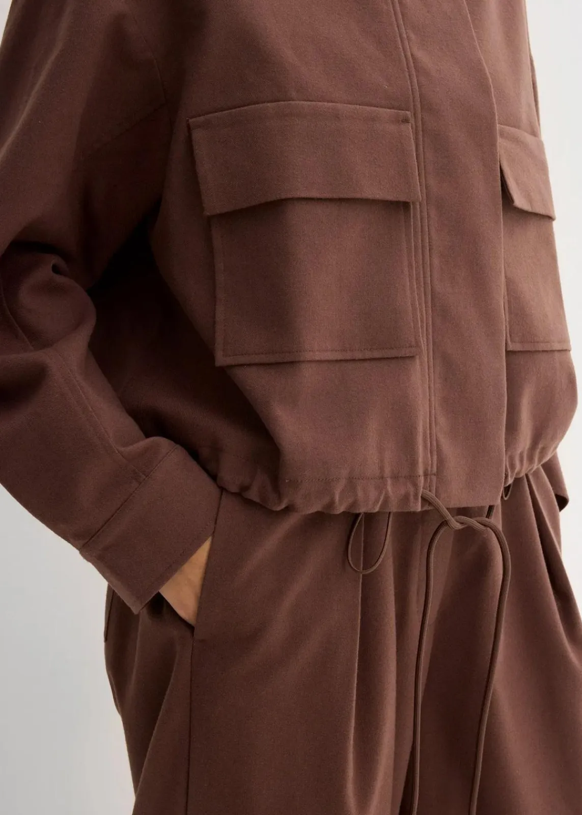 bonprix Bekleidung·Hosen|Zweiteiler & Sets^Kurze Übergangsjacke aus Viskose-Mix braun