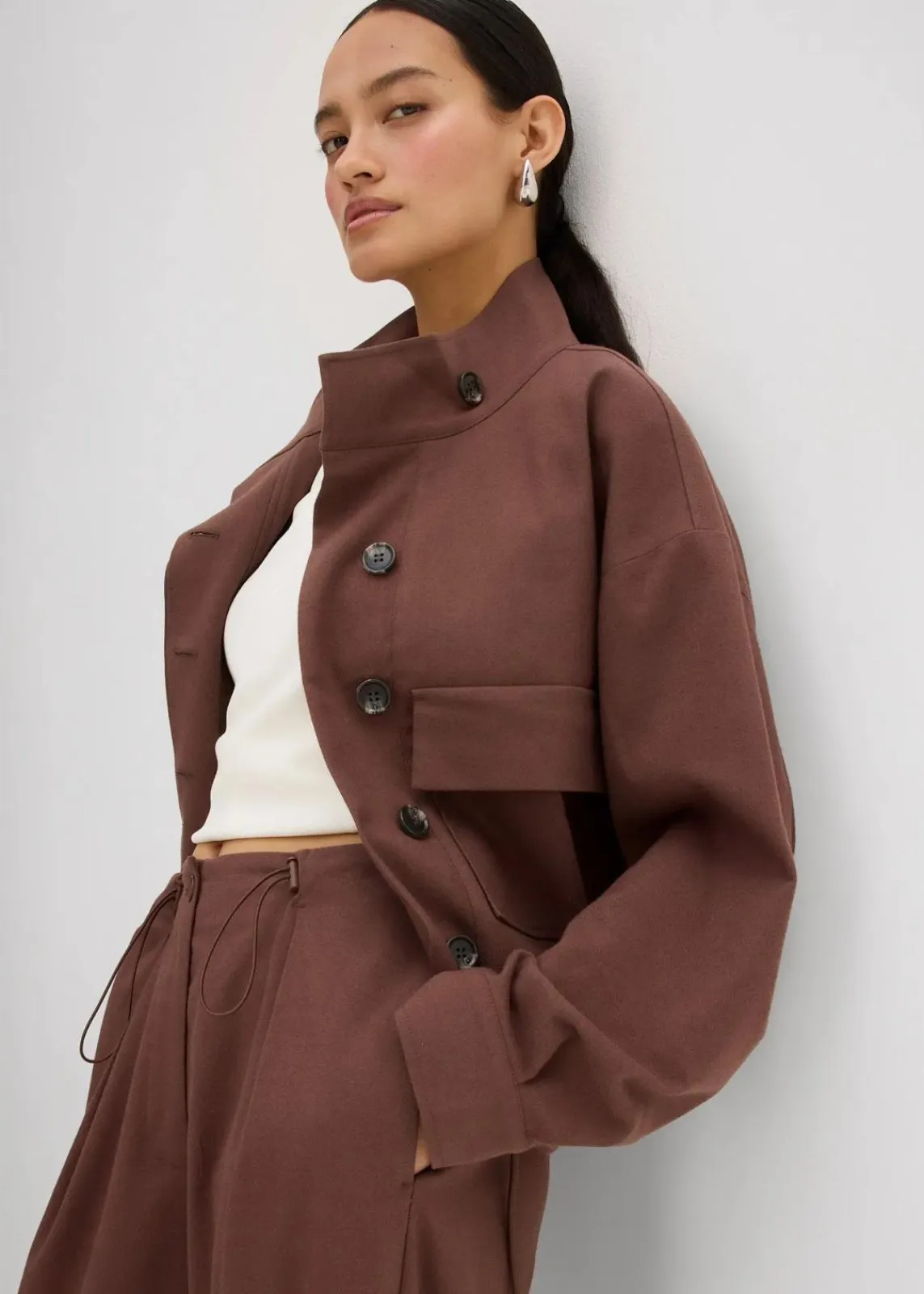 bonprix Bekleidung·Hosen|Zweiteiler & Sets^Kurze Übergangsjacke aus Viskose-Mix braun
