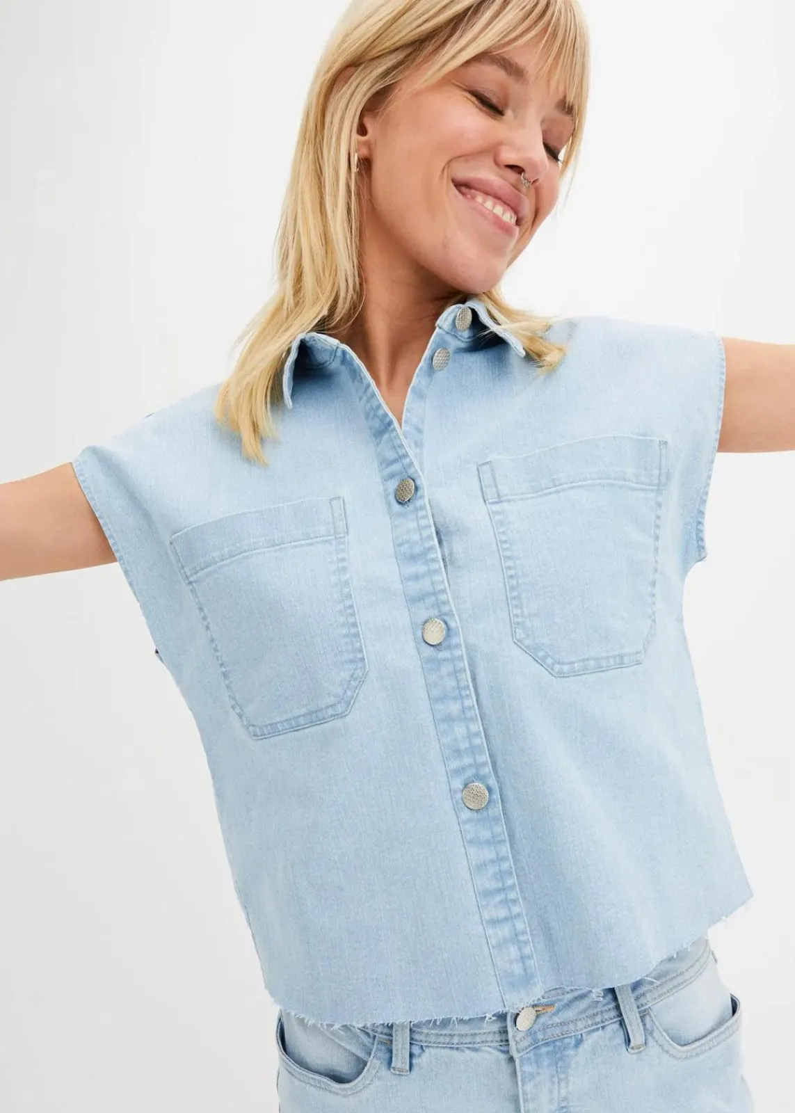 bonprix Bekleidung·Jacken & Mäntel|Blusen & Tuniken^Kurze Boxy-Jeansbluse eisblau denim used