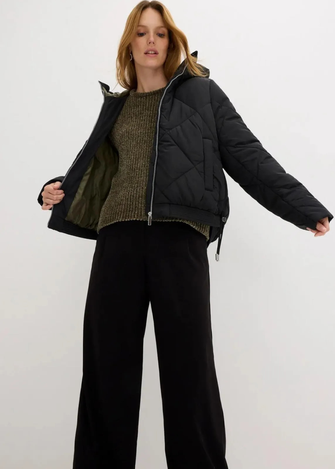 bonprix Jacken & Mäntel|Bekleidung·Hosen^Kurze Steppjacke mit Futter in Kontrastfarbe schwarz/dunkeloliv