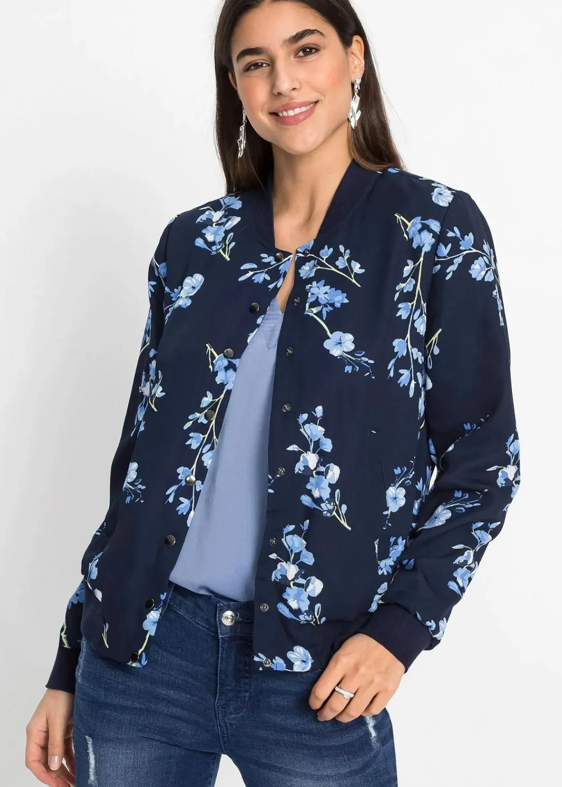 bonprix Jacken & Mäntel|Nachhaltigere Materialien^kurzer Blouson dunkelblau/hellblau geblümt
