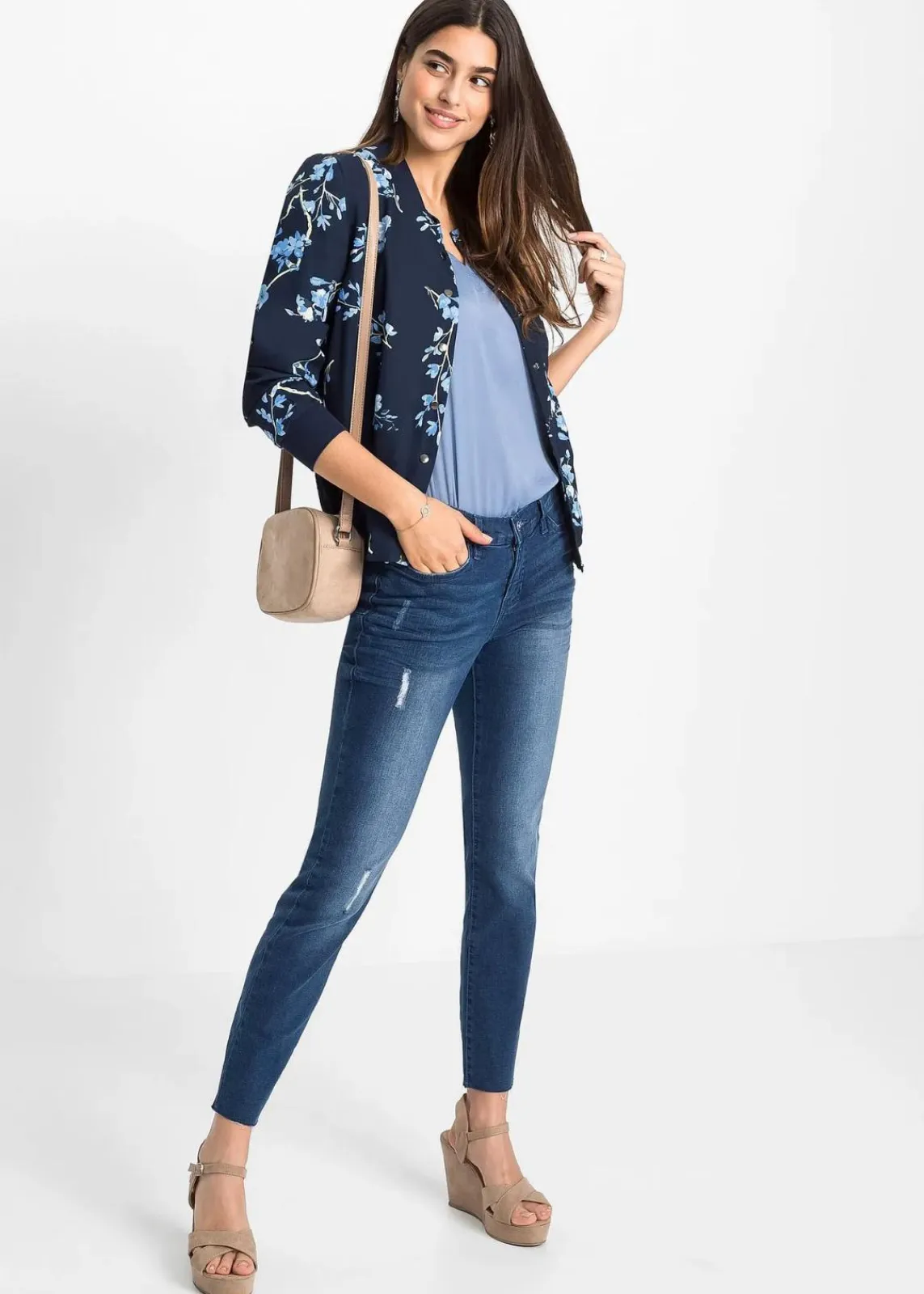 bonprix Jacken & Mäntel|Nachhaltigere Materialien^kurzer Blouson dunkelblau/hellblau geblümt