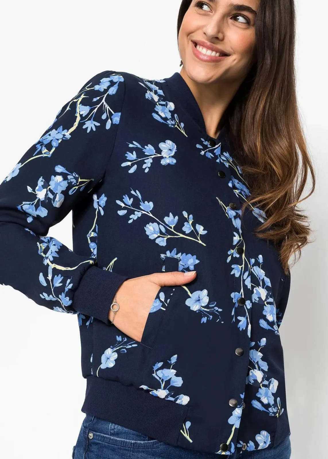 bonprix Jacken & Mäntel|Nachhaltigere Materialien^kurzer Blouson dunkelblau/hellblau geblümt