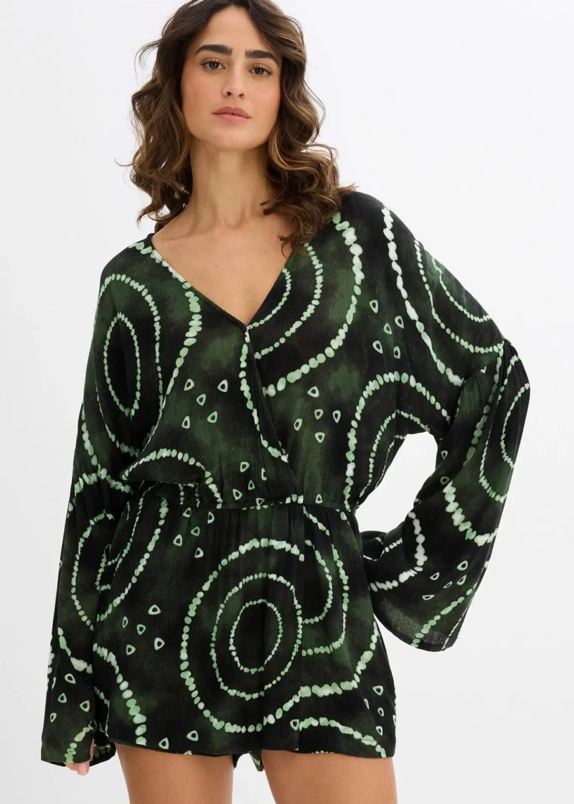 bonprix Bekleidung·Homewear|Jumpsuits^Kurzer Jumpsuit aus fließender Viskose petrol/weiß bedruckt