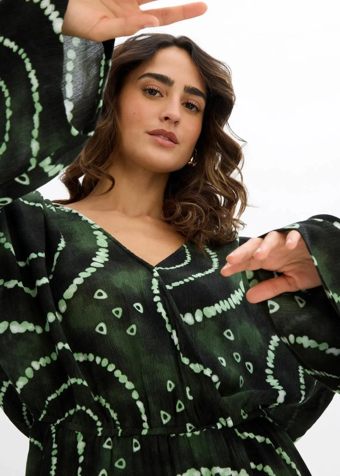 bonprix Bekleidung·Homewear|Jumpsuits^Kurzer Jumpsuit aus fließender Viskose petrol/weiß bedruckt