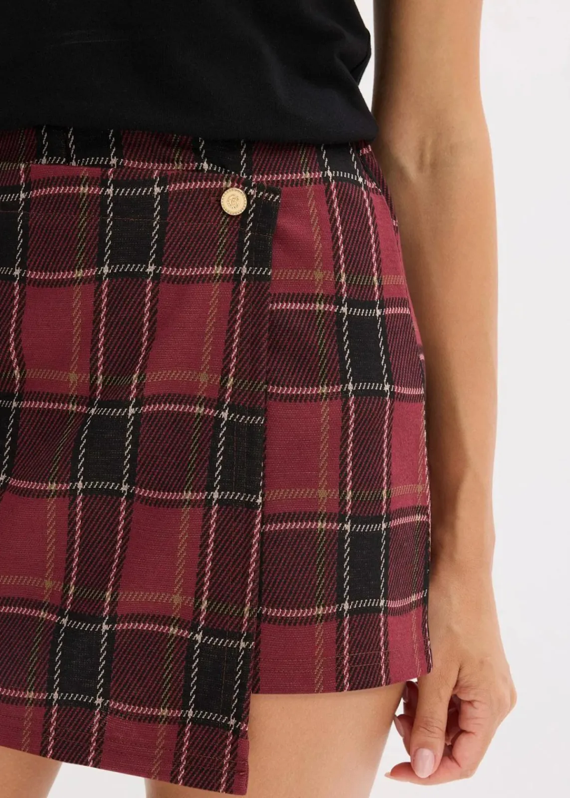 bonprix Shorts|Hosen^Kurzer Skort mit Schmuck-Knopf rot kariert