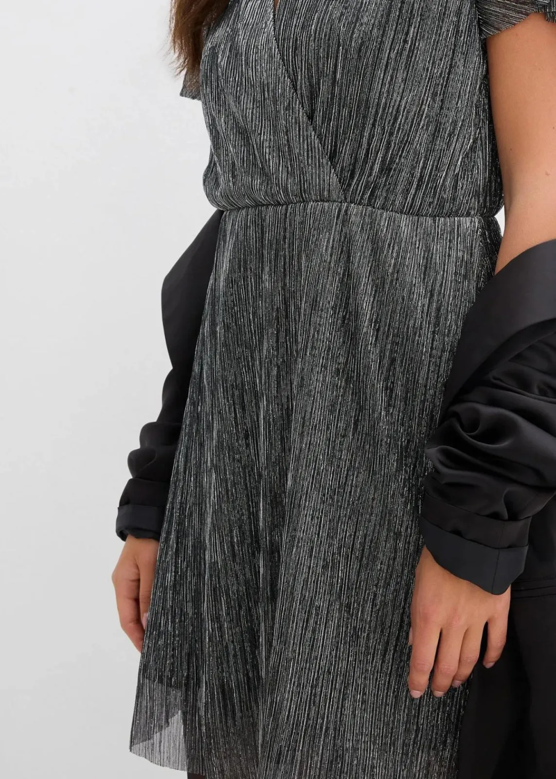 bonprix Kleider^Kurzes Glitzerkleid silber
