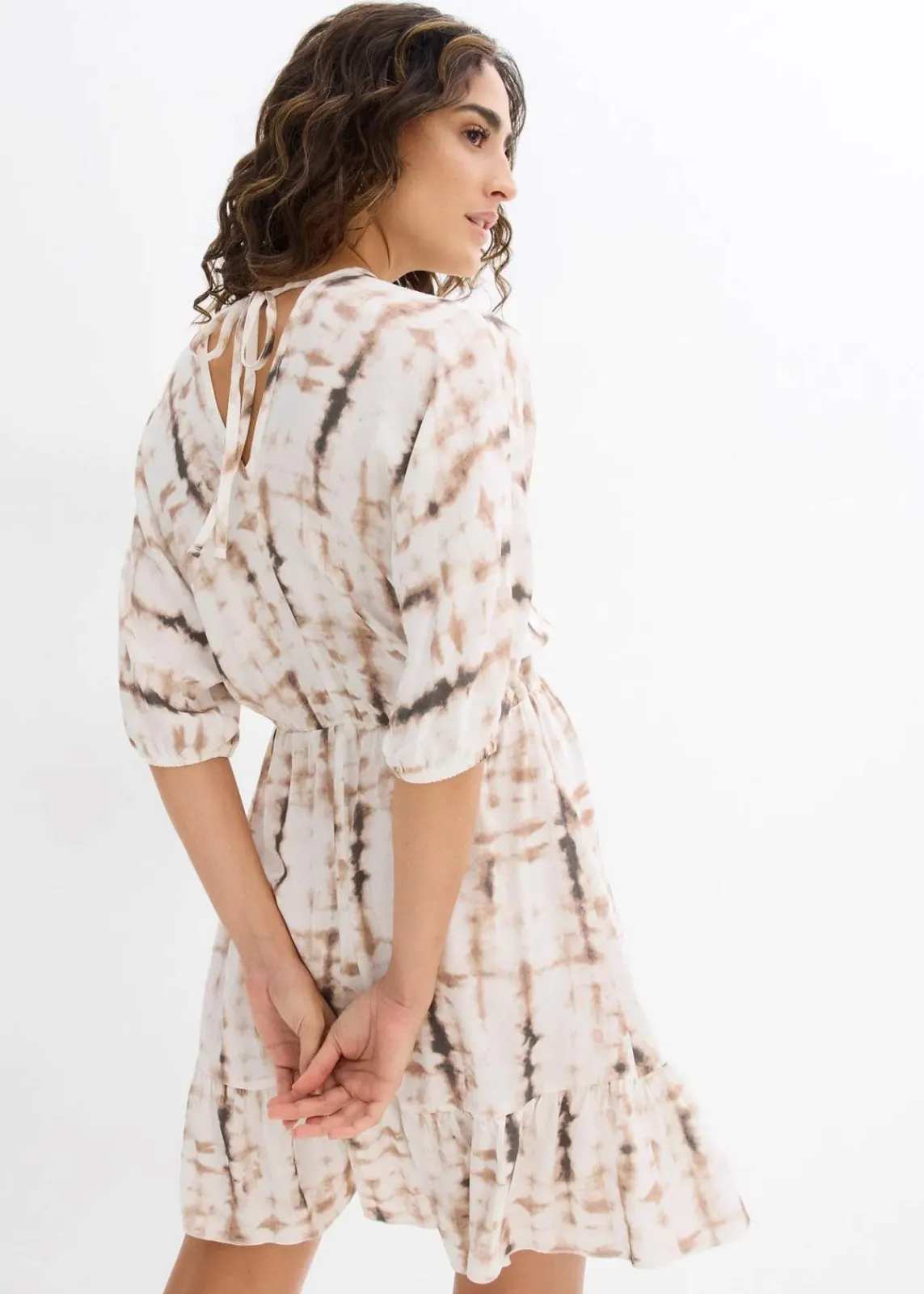 bonprix Bekleidung·Pullover & Strickjacken|Kleider^Kurzes Kleid aus fließender Viskose braun batik bedruckt