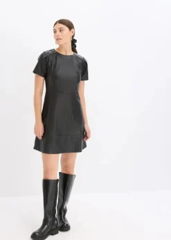 bonprix Bekleidung·Pullover & Strickjacken|Nachhaltigere Materialien^Kurzes Lederimitat-Kleid schwarz
