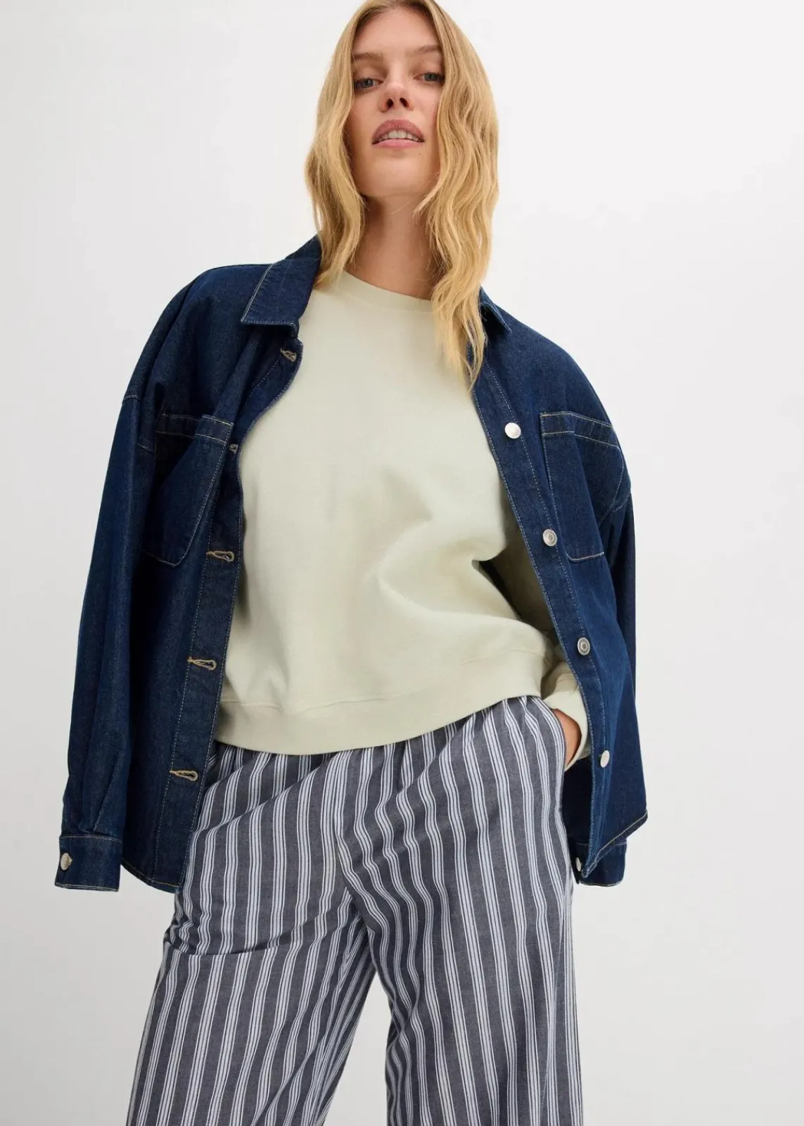 bonprix Bekleidung·Röcke|Bekleidung·Blusen & Tuniken^Kurzes Oversize-Sweatshirt aus reiner Bio-Baumwolle silbergrün