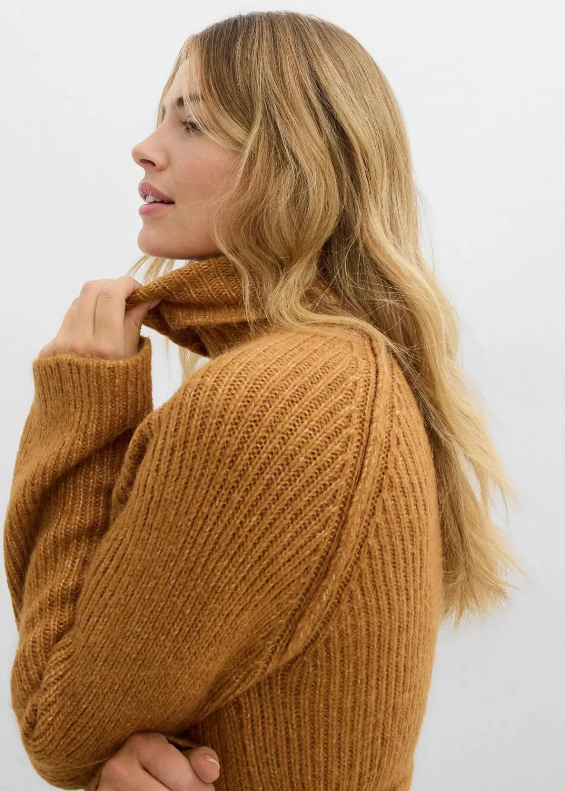 bonprix Bekleidung·Umstandsmode|Bekleidung·Pullover & Strickjacken^Kurzes Ripp-Strickkleid mit Rollkragen haselnuss