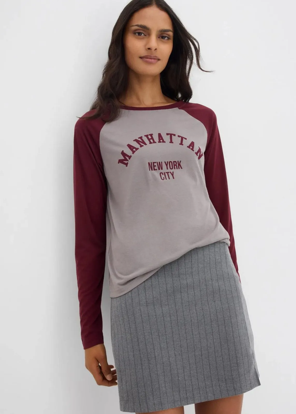 bonprix Shirts & Tops^Langarmshirt aus Jersey grau/dunkelbeere bedruckt
