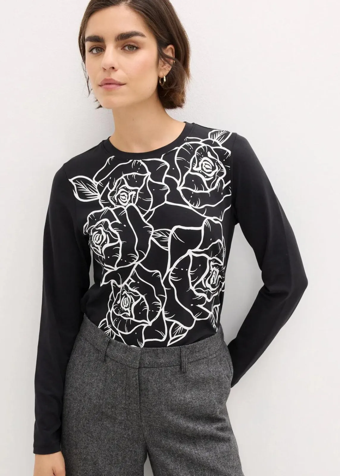 bonprix Shirts & Tops^Langarmshirt mit Rosendruck schwarz/weiß bedruckt