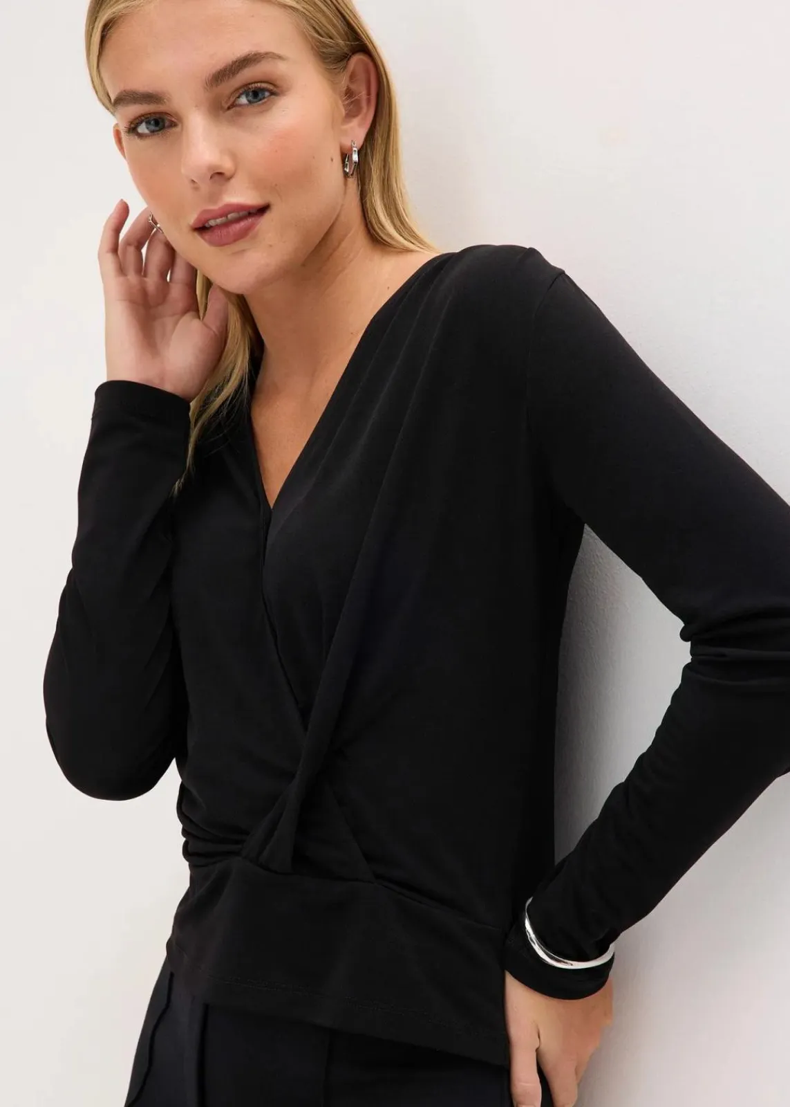 bonprix Shirts & Tops^Langarmshirt mit tiefem Ausschnitt schwarz