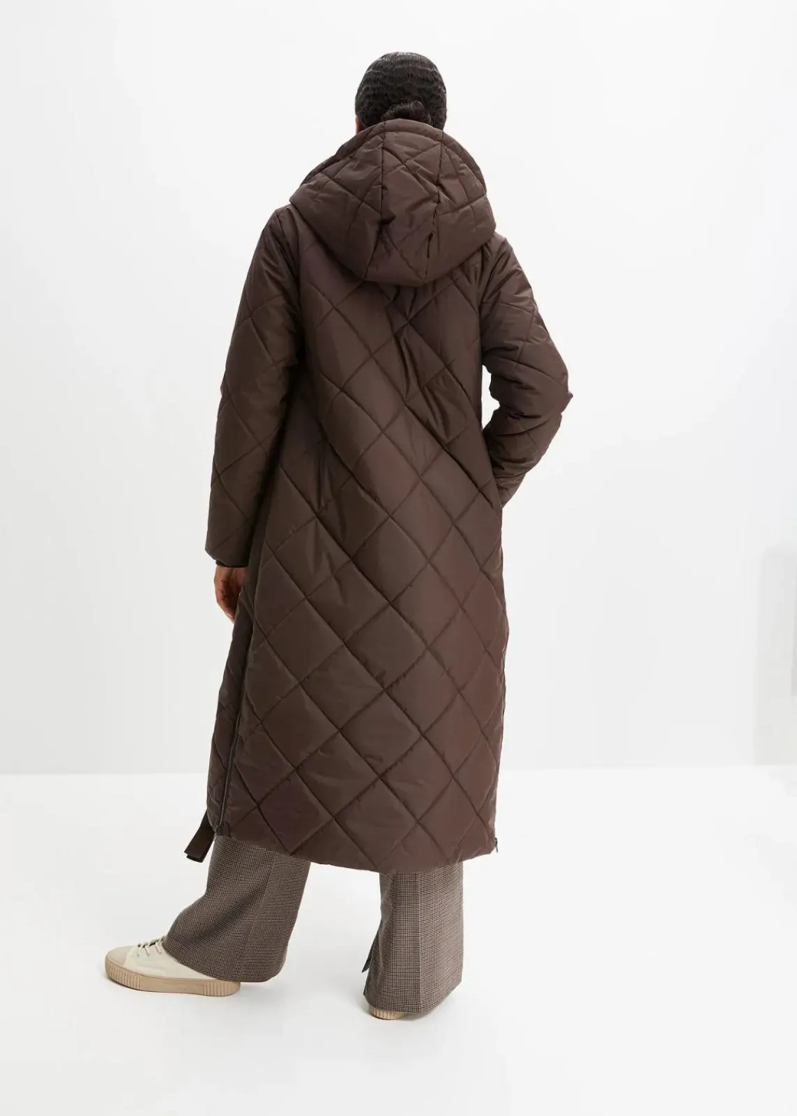 bonprix Nachhaltigere Materialien|Bekleidung·Hosen^Langer, wattierter Steppmantel mit Kapuze dunkelbraun