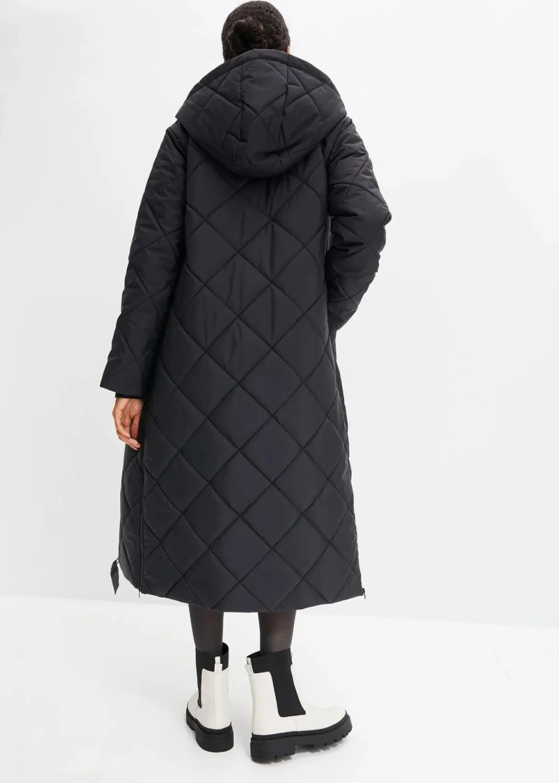 bonprix Bekleidung·Hosen|Nachhaltigere Materialien^Langer, wattierter Steppmantel mit Kapuze schwarz