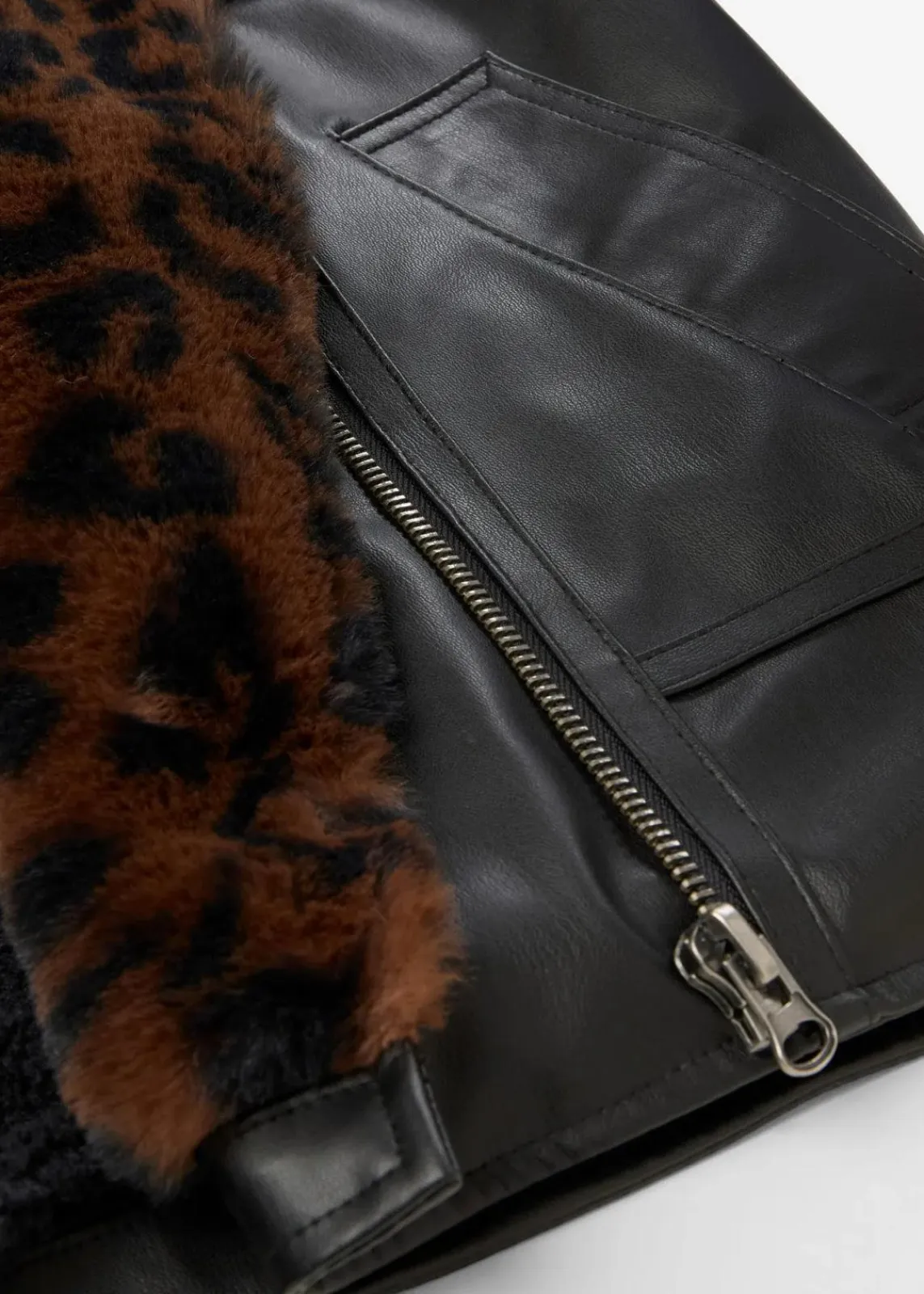 bonprix Bekleidung·Hosen|Jacken & Mäntel^Lederimitat-Jacke mit Leoparden Kunstfell schwarz