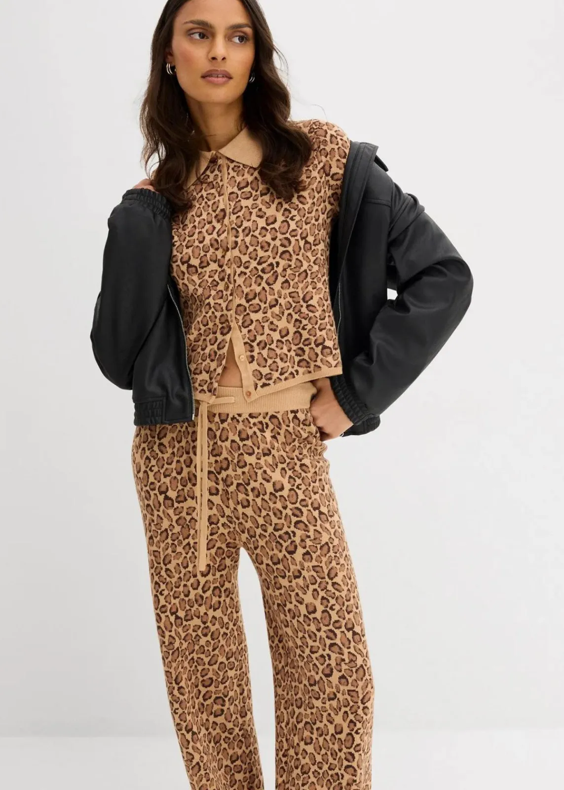 bonprix Bekleidung·Kleider|Nachhaltigere Materialien^Leggings aus Strick dunkelbraun leo bedruckt