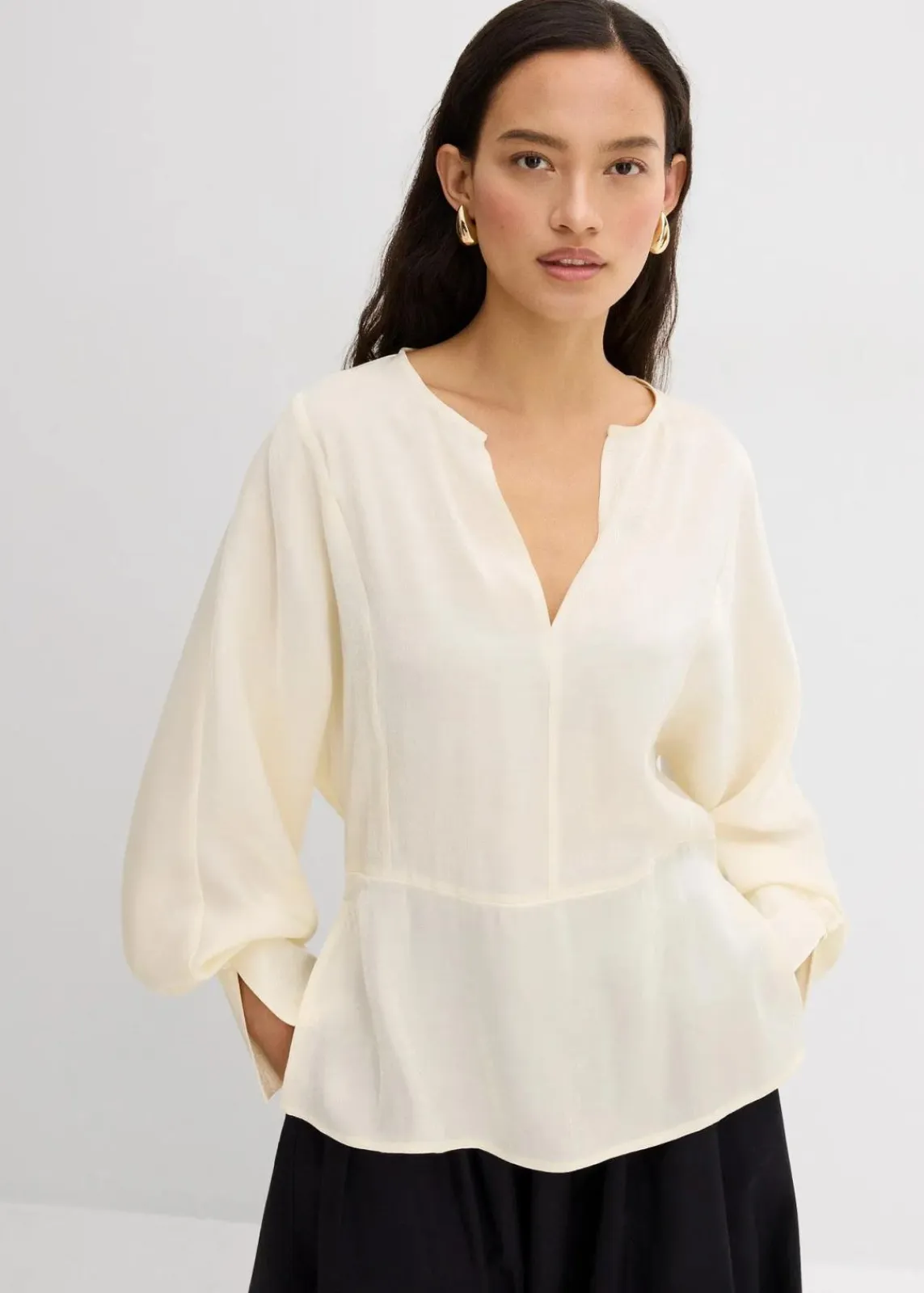 bonprix Blusen & Tuniken|Bekleidung·Jacken & Mäntel^Leicht glänzendes Blusenshirt aus Viskose-Mix wollweiß
