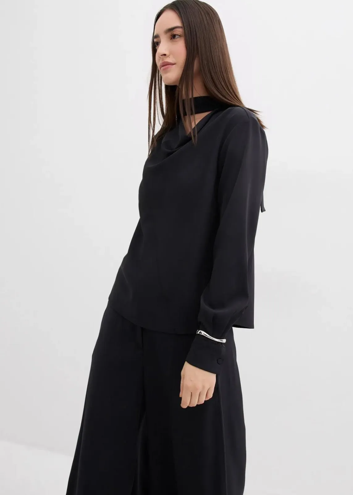 bonprix Bekleidung·Jacken & Mäntel|Blusen & Tuniken^Leicht glänzendes Blusenshirt schwarz
