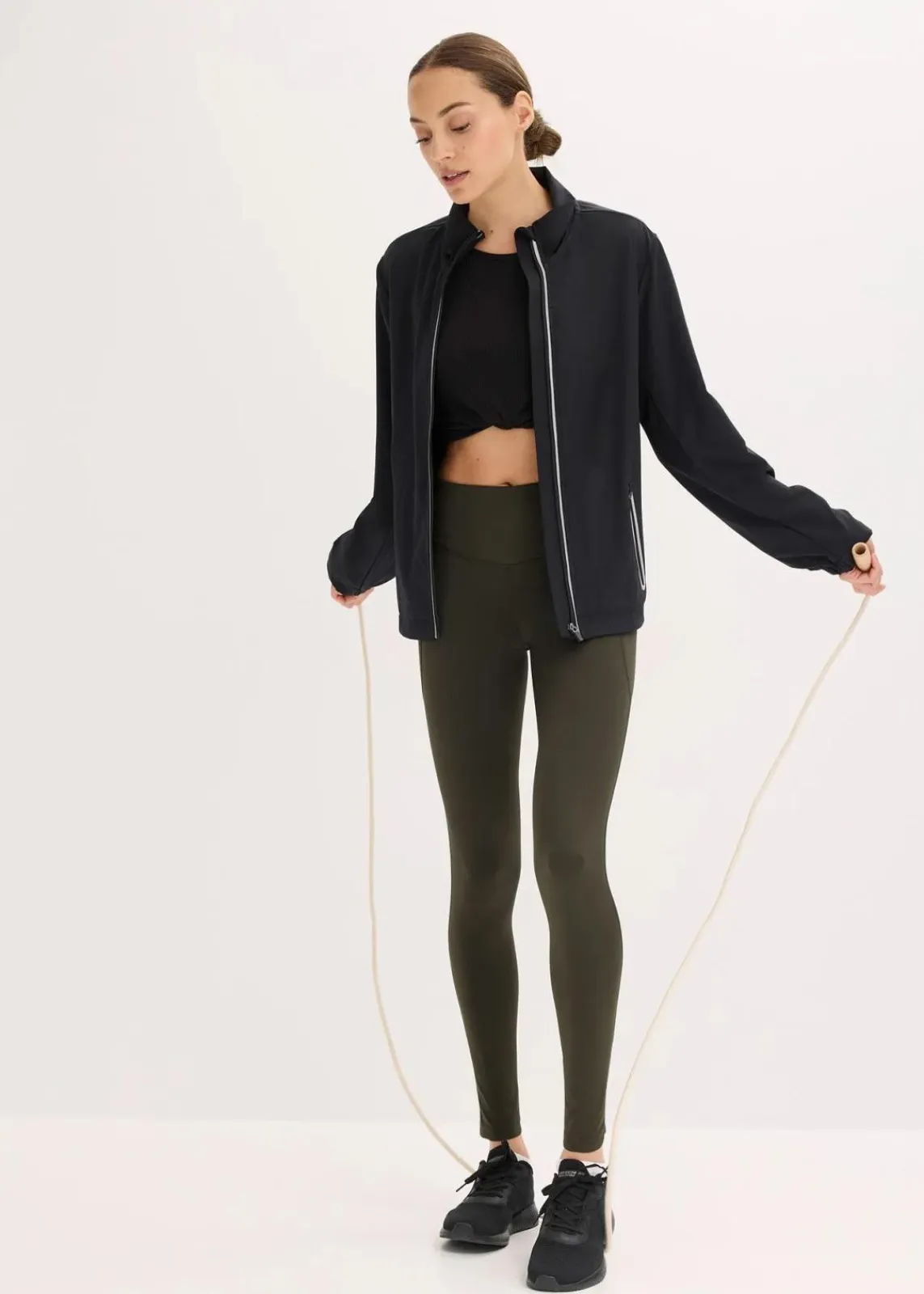 bonprix Bekleidung·Sweat|Bekleidung·Hosen^Leichte Funktionsjacke mit reflektierenden Details schwarz