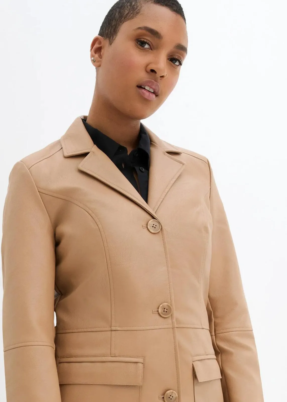 bonprix Bekleidung·Hosen|Jacken & Mäntel^Leichter Lederimitat-Mantel mit Revers, tailliert cognac