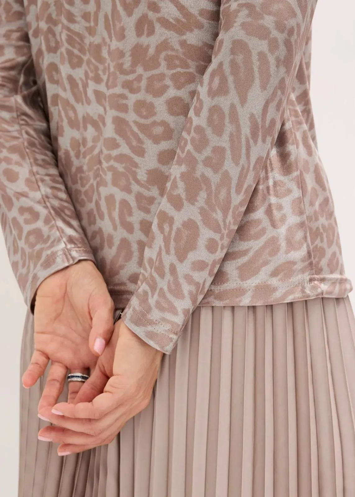 bonprix Shirts & Tops^Leo-Shirt mit Glanzdruck silberlila/metallic silber