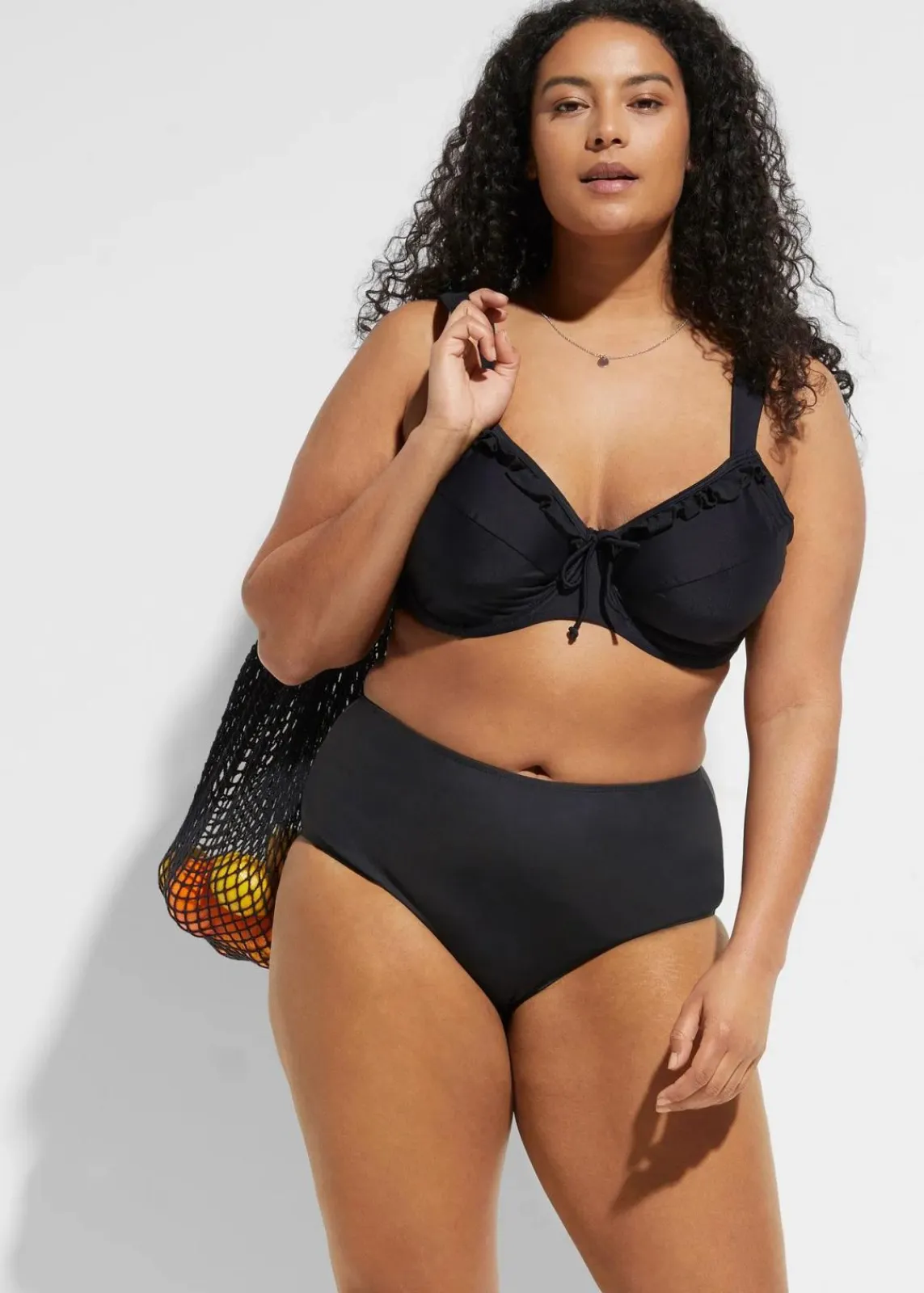 bonprix Nachhaltigere Materialien|Mix & Match^Light Highwaist Shape-Bikinihose schwarz