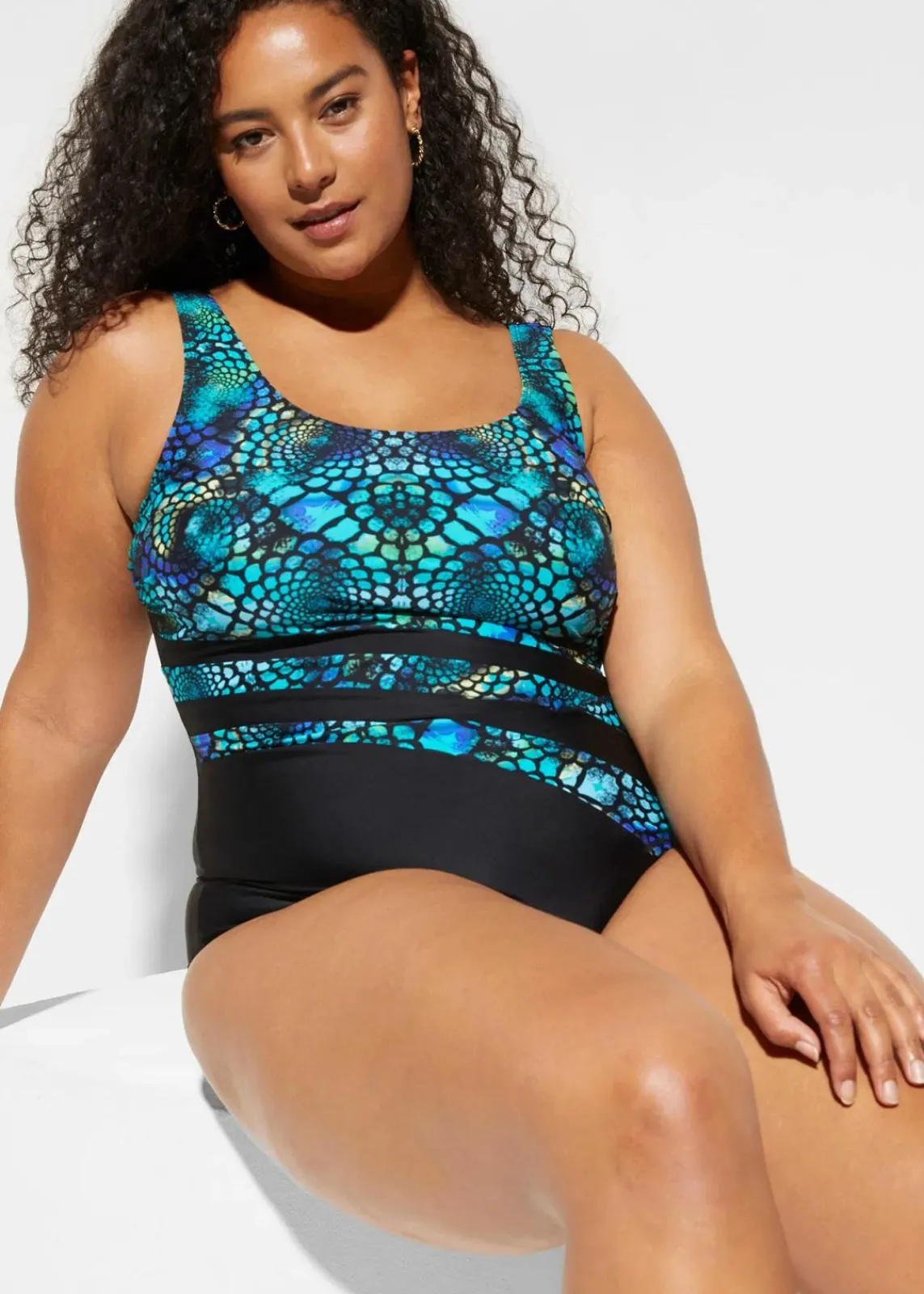 bonprix Nachhaltigere Materialien|Shapewear^Light Shape-Badeanzug schwarz/grün/blau