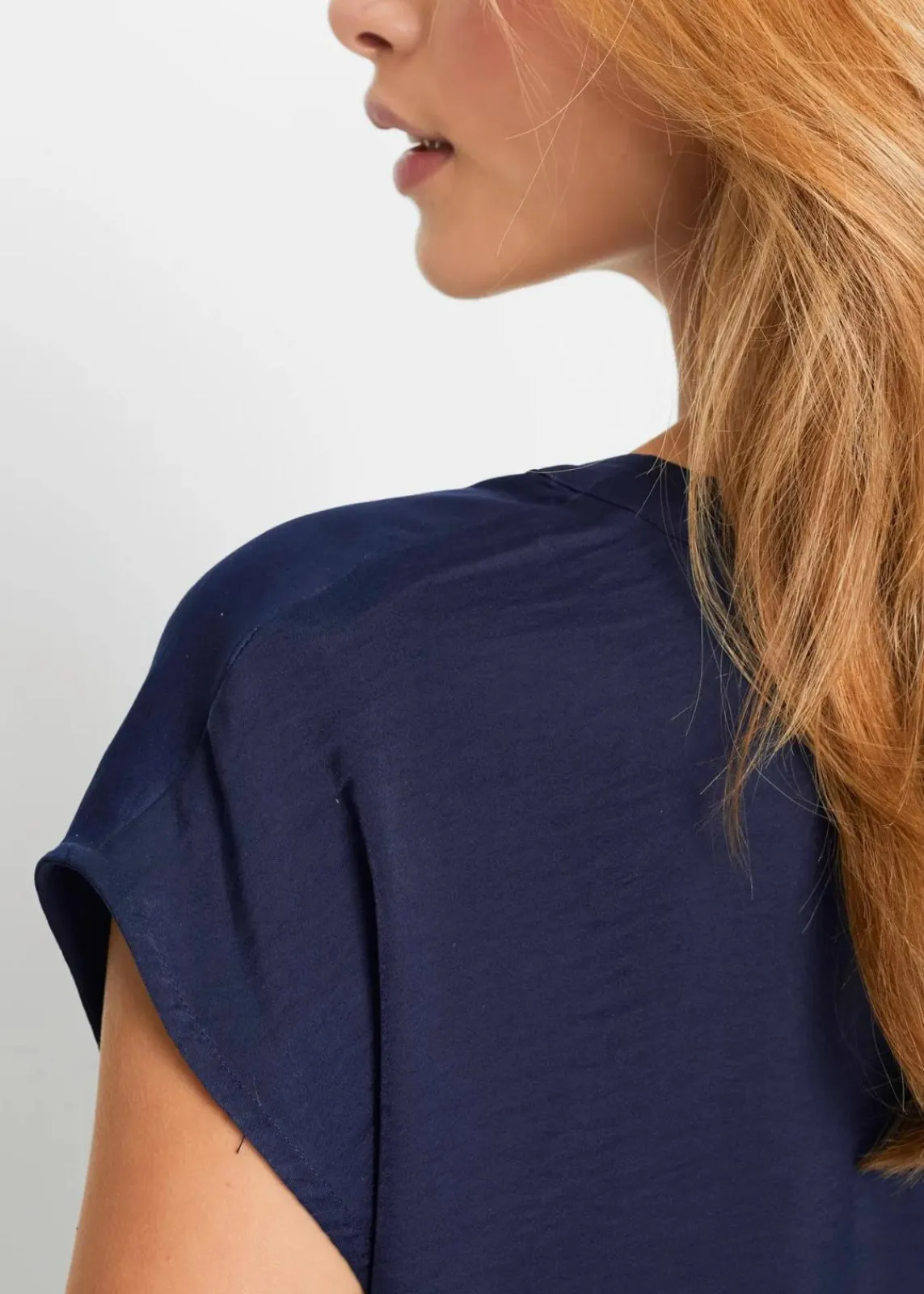 bonprix Bekleidung·Jacken & Mäntel|Blusen & Tuniken^Lockere Satin-Kurzarmtunika mit überschnittenen Schultern dunkelblau