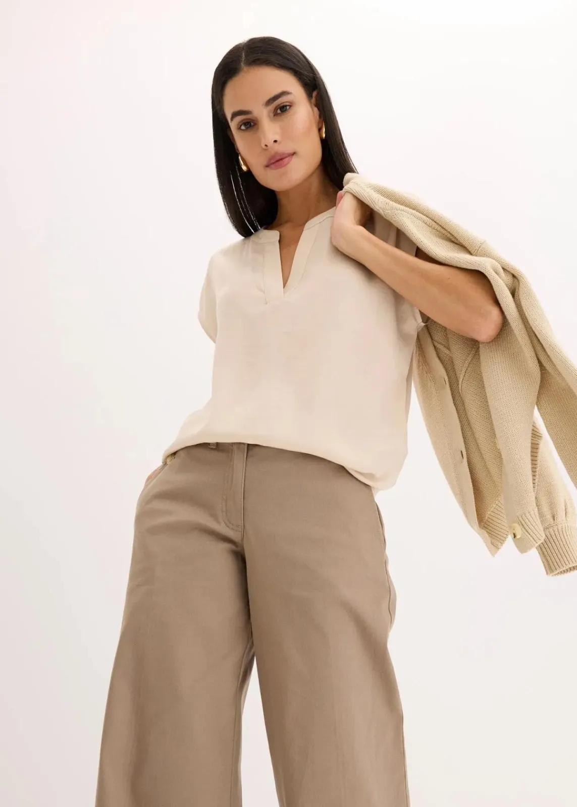 bonprix Nachhaltigere Materialien|Blusen & Tuniken^Lockere Satin-Kurzarmtunika mit überschnittenen Schultern beige