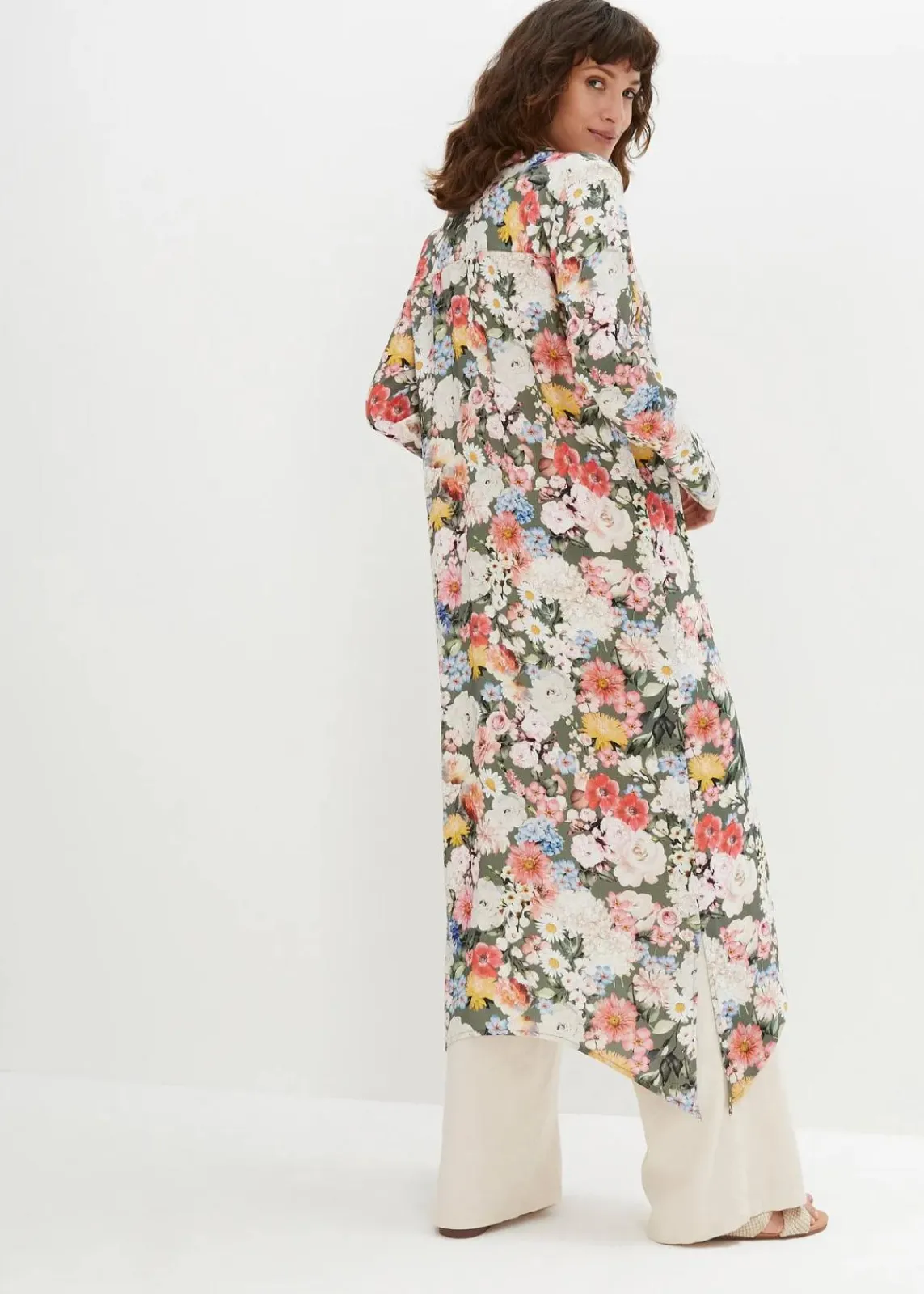 bonprix Bekleidung·Jacken & Mäntel|Nachhaltigere Materialien^Longbluse aus fließender Viskose oliv geblümt
