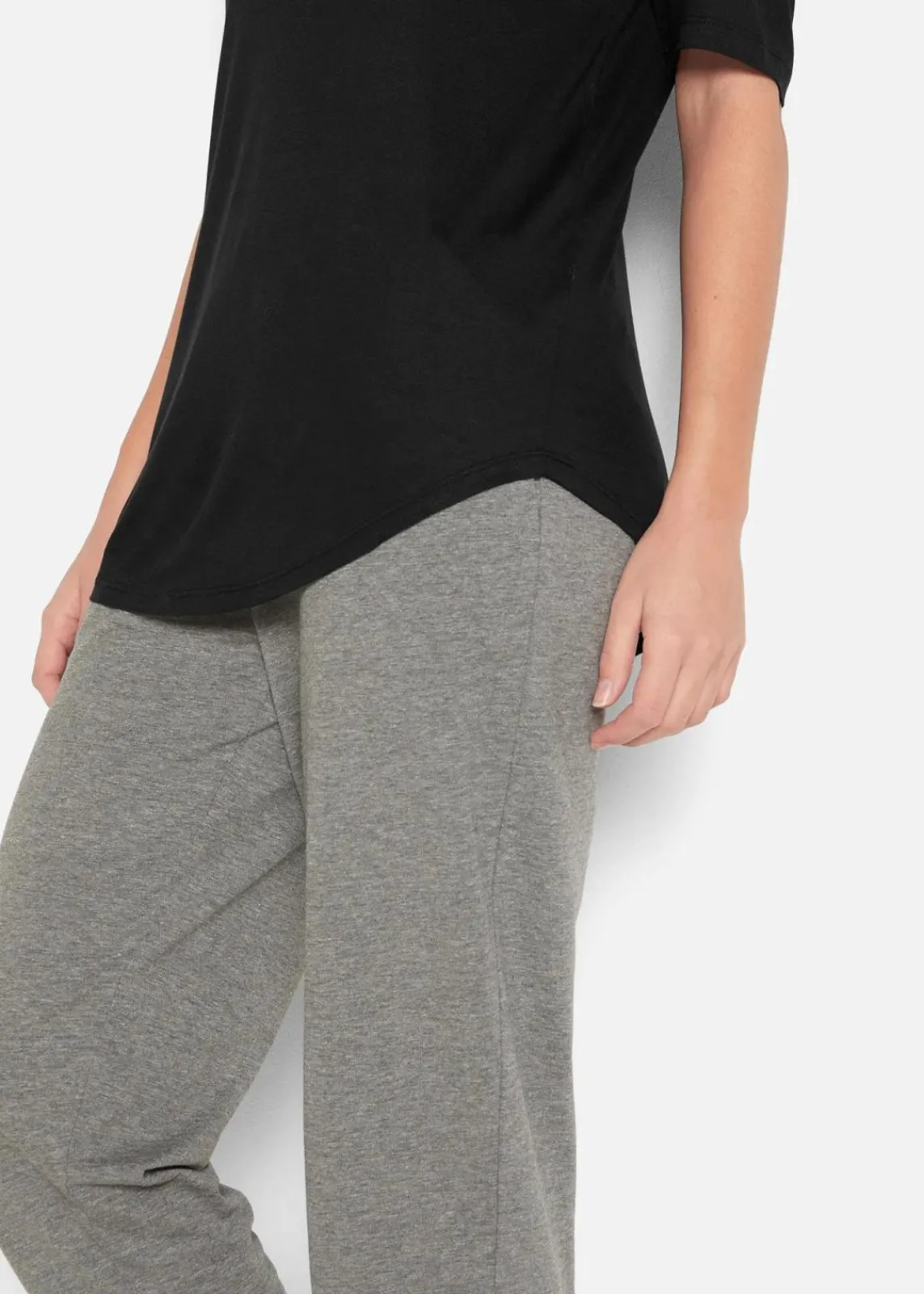 bonprix Nachhaltigere Materialien|Shirts & Tops^Longshirt aus softer Viskose, 2er-Pack schwarz+weiß