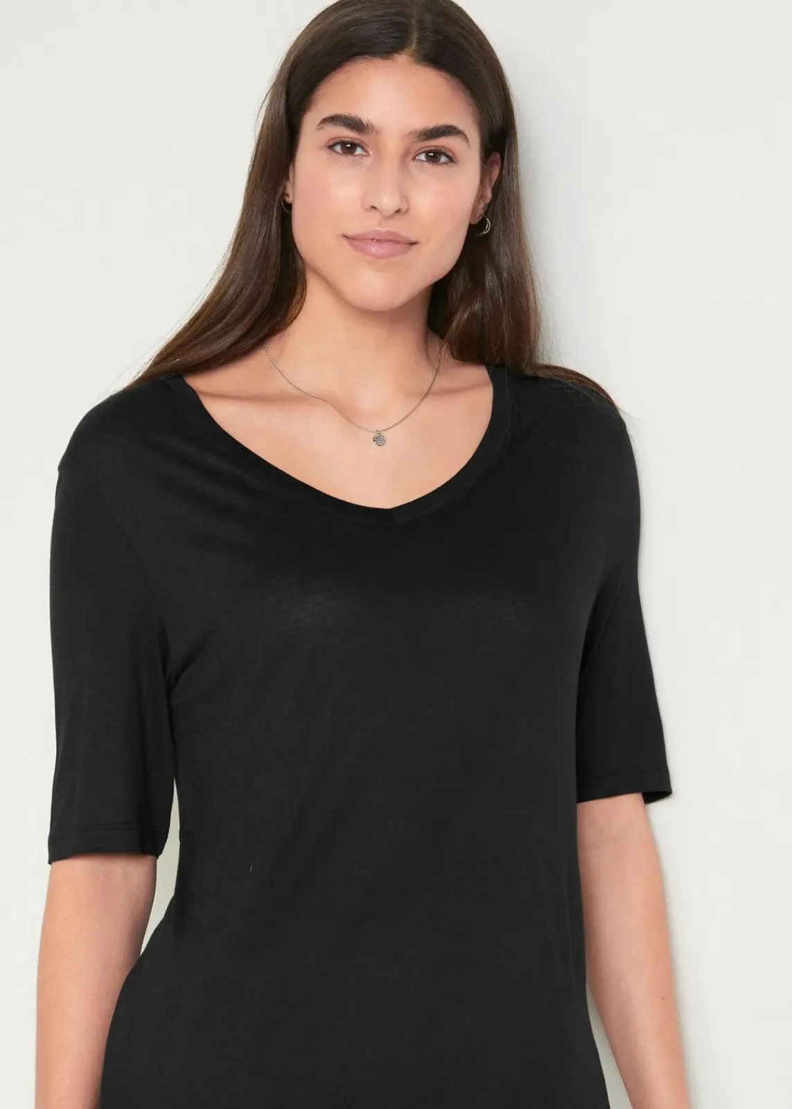 bonprix Nachhaltigere Materialien|Shirts & Tops^Longshirt aus softer Viskose, 2er-Pack schwarz+weiß