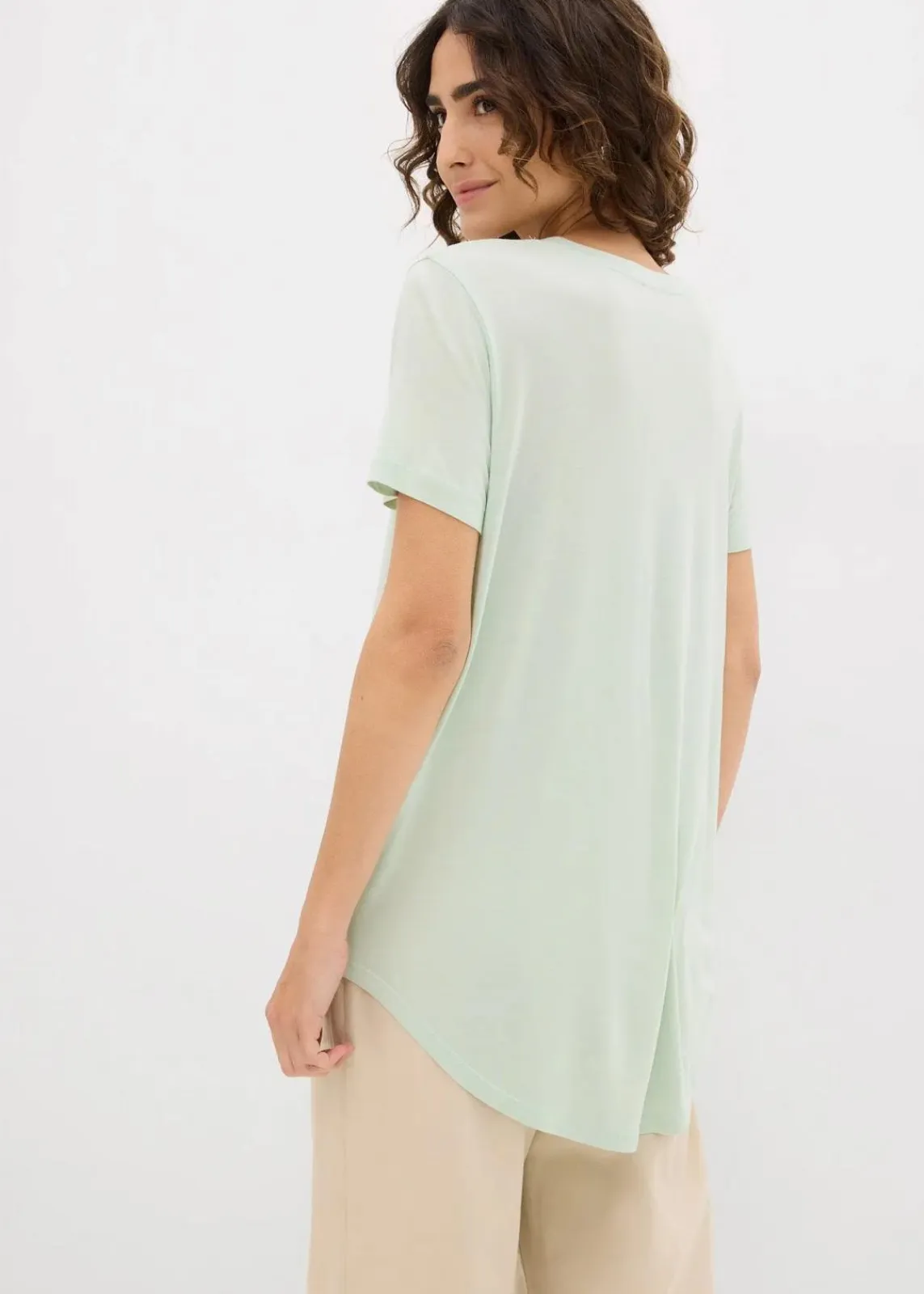 bonprix Nachhaltigere Materialien|Shirts & Tops^Longshirt aus softer Viskose hellschilf